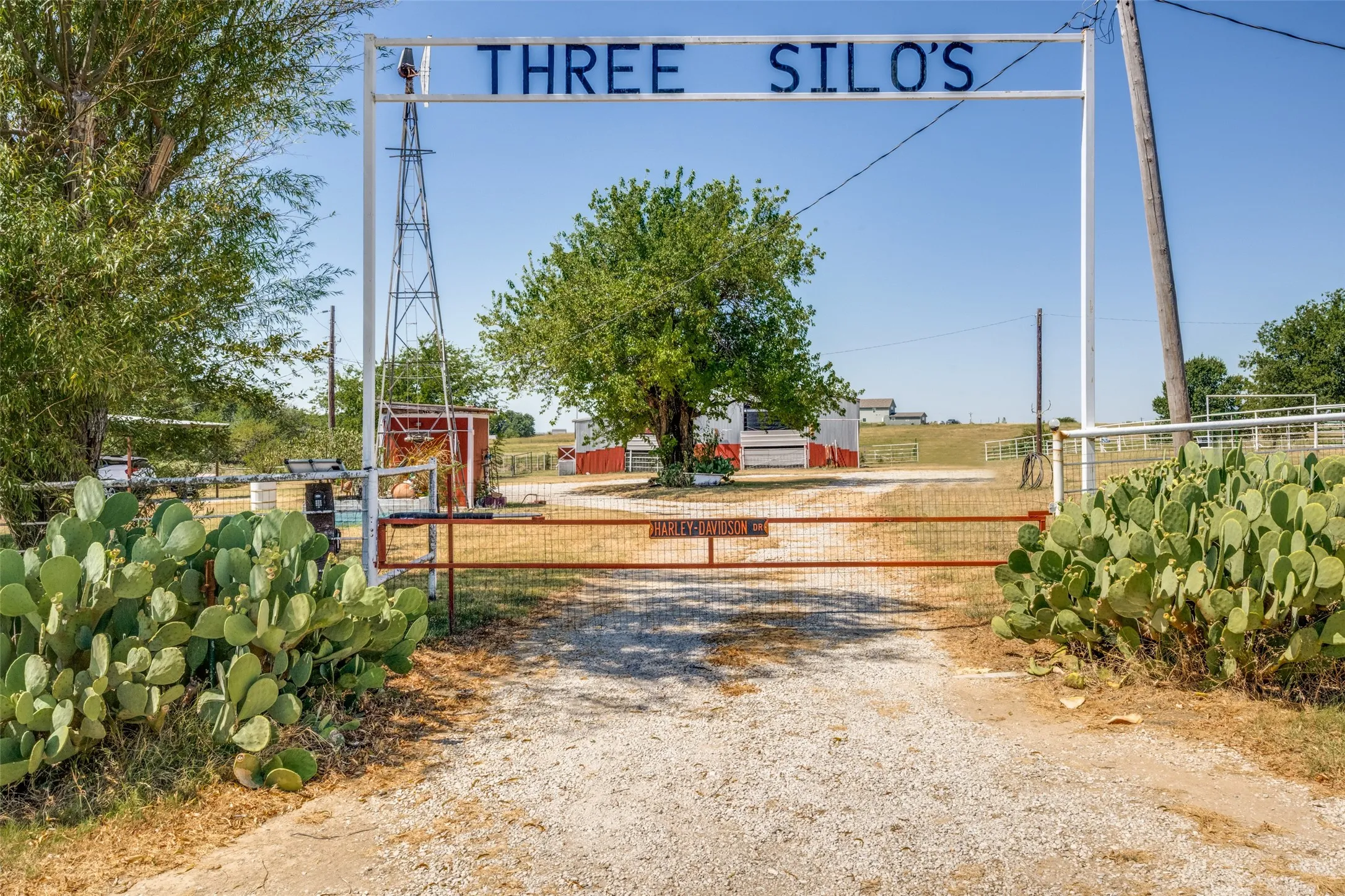Entrance to the Three Silo's property