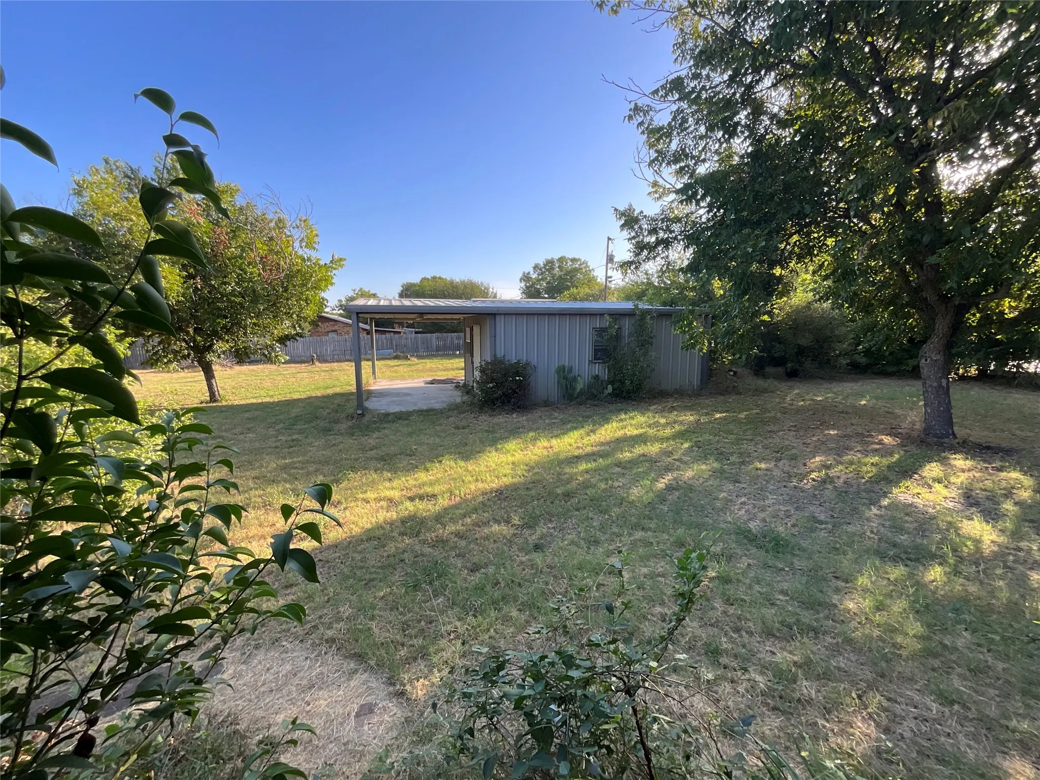 Single Family Residence For Sale in Hamilton County , 1001 E White Street, Hamilton, Texas 76531, 3 Bedroom, 2 Bathroom, 2 Garage spaces, 1,657 Sqft, built in 1977, mls#21364541, Real Estate Agent in Hamilton, Homes For Sale in Hamilton county, Homes For Sale in Hamilton, Realtor in Hamilton Texas, Real Estate Brokerage Independent Realty Texas, Luminita Cordes Realtor