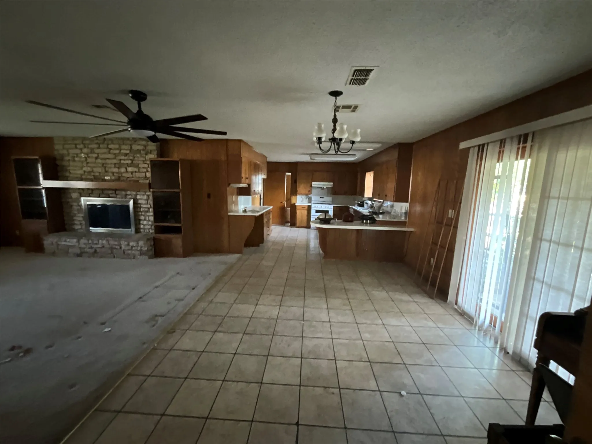 Single Family Residence For Sale in Hamilton County , 1001 E White Street, Hamilton, Texas 76531, 3 Bedroom, 2 Bathroom, 2 Garage spaces, 1,657 Sqft, built in 1977, mls#21364541, Real Estate Agent in Hamilton, Homes For Sale in Hamilton county, Homes For Sale in Hamilton, Realtor in Hamilton Texas, Real Estate Brokerage Independent Realty Texas, Luminita Cordes Realtor