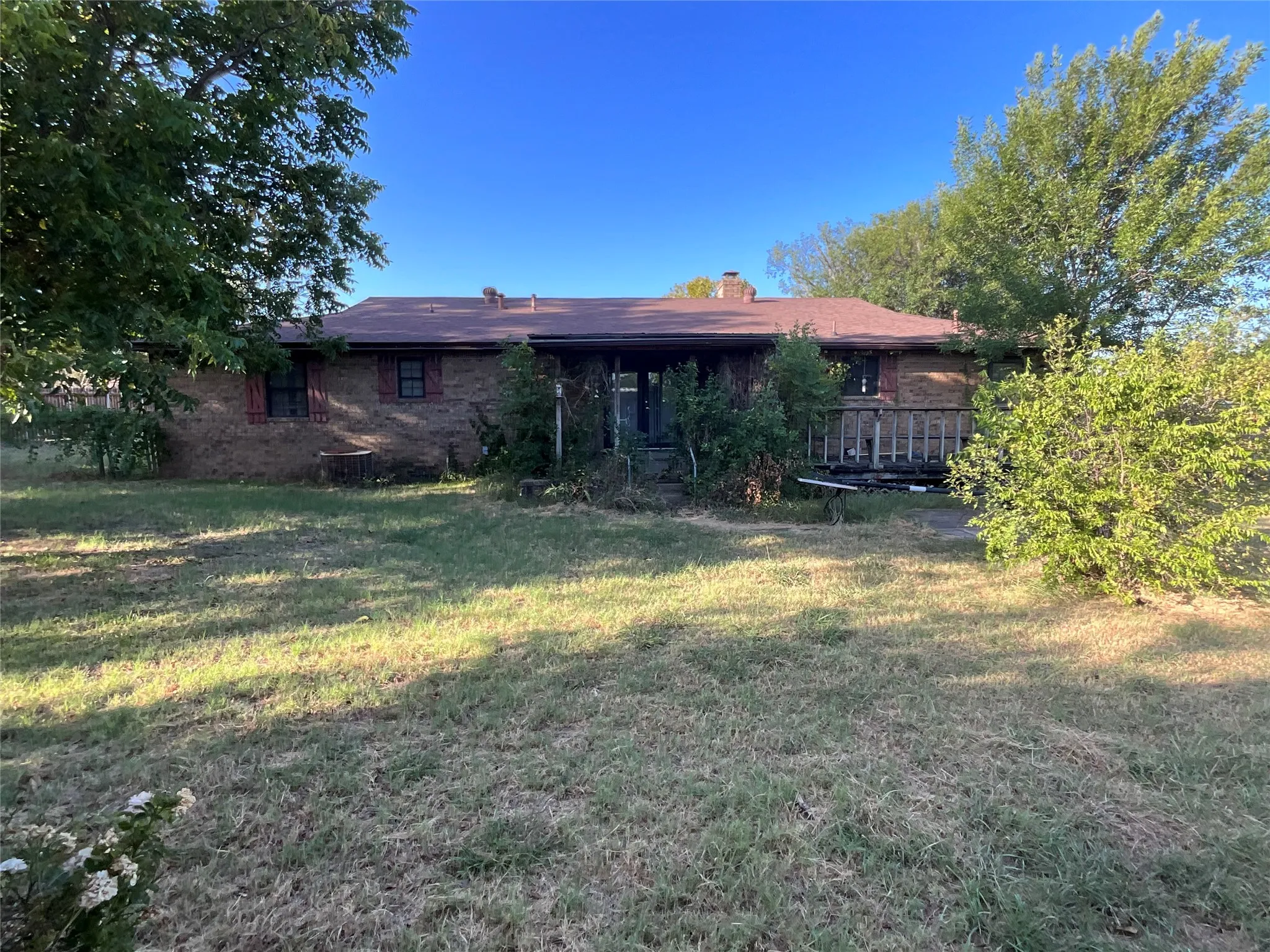 Single Family Residence For Sale in Hamilton County , 1001 E White Street, Hamilton, Texas 76531, 3 Bedroom, 2 Bathroom, 2 Garage spaces, 1,657 Sqft, built in 1977, mls#21364541, Real Estate Agent in Hamilton, Homes For Sale in Hamilton county, Homes For Sale in Hamilton, Realtor in Hamilton Texas, Real Estate Brokerage Independent Realty Texas, Luminita Cordes Realtor