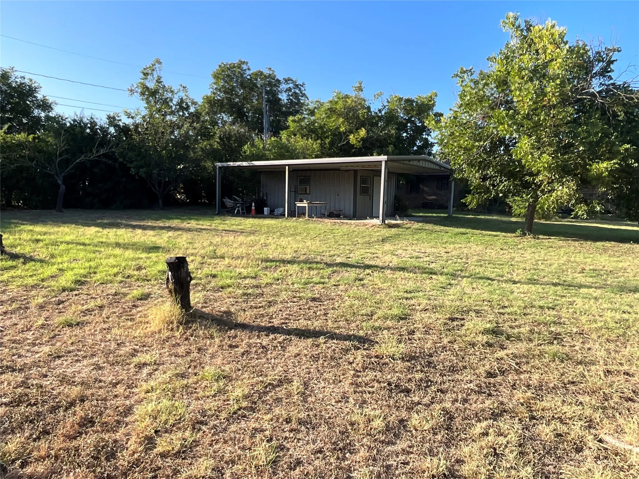 Single Family Residence For Sale in Hamilton County , 1001 E White Street, Hamilton, Texas 76531, 3 Bedroom, 2 Bathroom, 2 Garage spaces, 1,657 Sqft, built in 1977, mls#21364541, Real Estate Agent in Hamilton, Homes For Sale in Hamilton county, Homes For Sale in Hamilton, Realtor in Hamilton Texas, Real Estate Brokerage Independent Realty Texas, Luminita Cordes Realtor