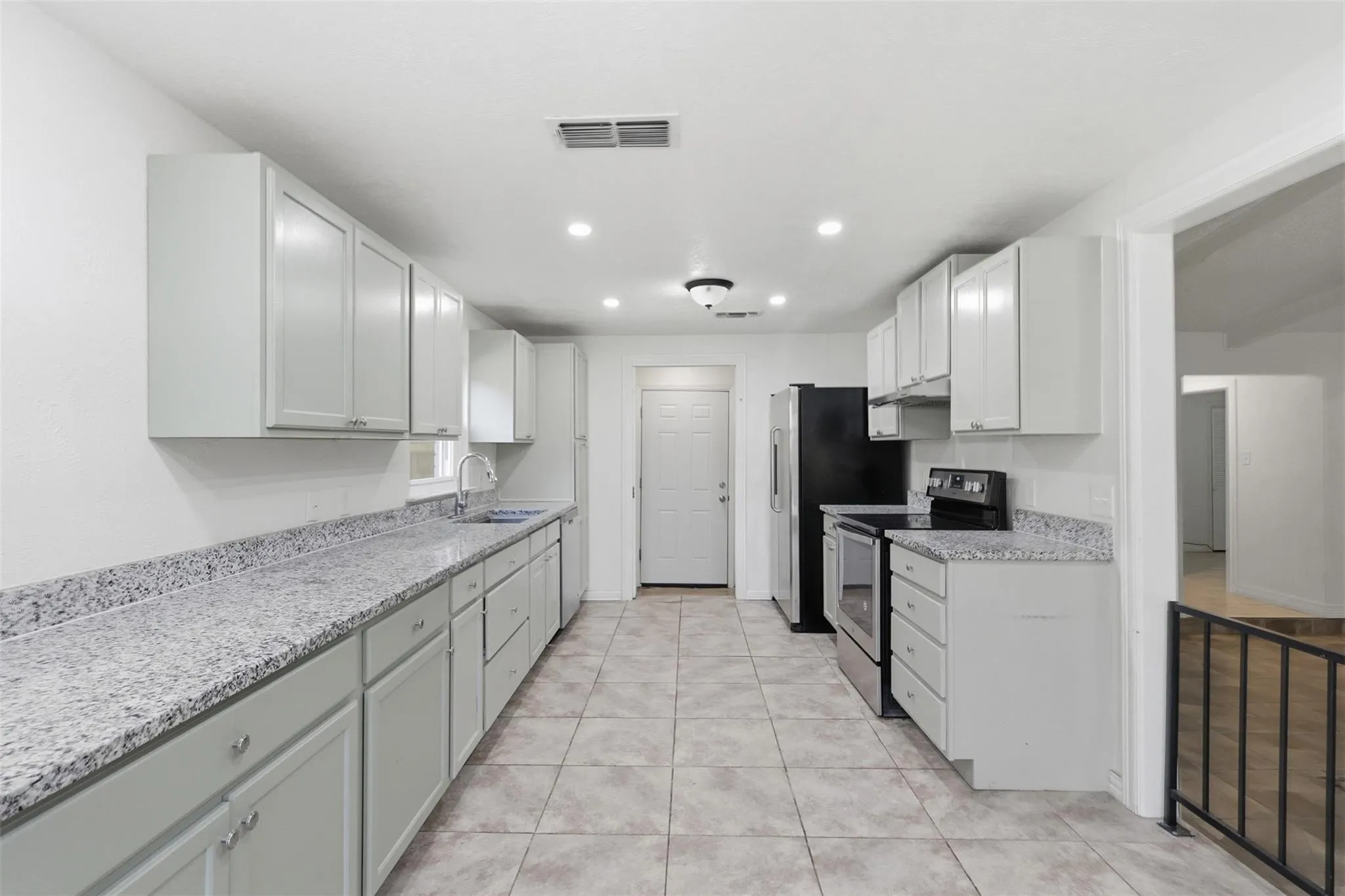 Single Family Residence For Rent in Tarrant County , 2400 York Minster Court, Arlington, Texas 76006, 4 Bedroom, 2 Bathroom, 2 Garage spaces, 1,619 Sqft, built in 1981, mls#21362238, Real Estate Agent in Arlington, Homes For Rent in Tarrant county, Homes For Rent in Arlington, Realtor in Arlington Texas, Real Estate Brokerage Independent Realty Texas, Luminita Cordes Realtor