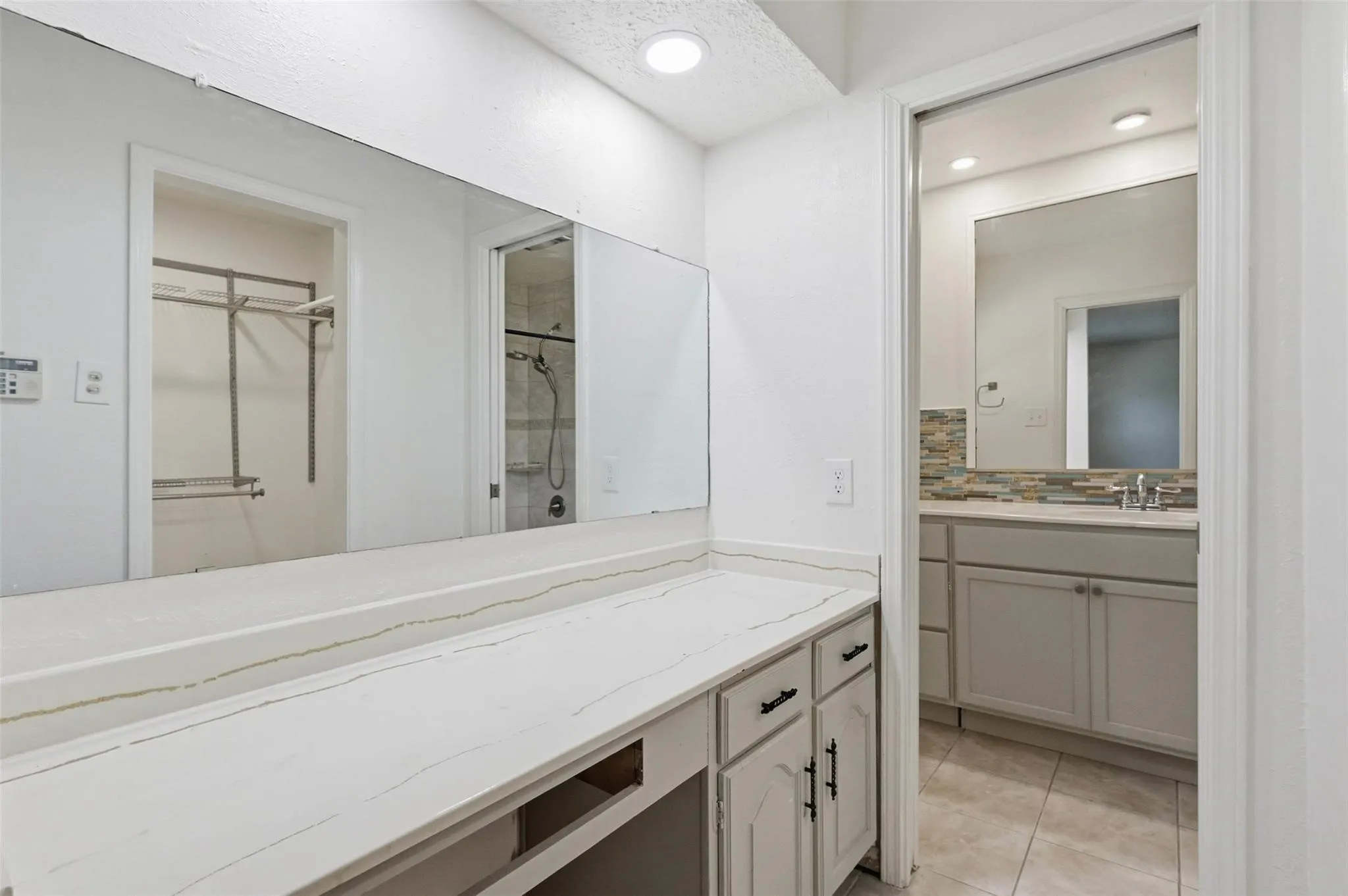 Single Family Residence For Rent in Tarrant County , 2400 York Minster Court, Arlington, Texas 76006, 4 Bedroom, 2 Bathroom, 2 Garage spaces, 1,619 Sqft, built in 1981, mls#21362238, Real Estate Agent in Arlington, Homes For Rent in Tarrant county, Homes For Rent in Arlington, Realtor in Arlington Texas, Real Estate Brokerage Independent Realty Texas, Luminita Cordes Realtor