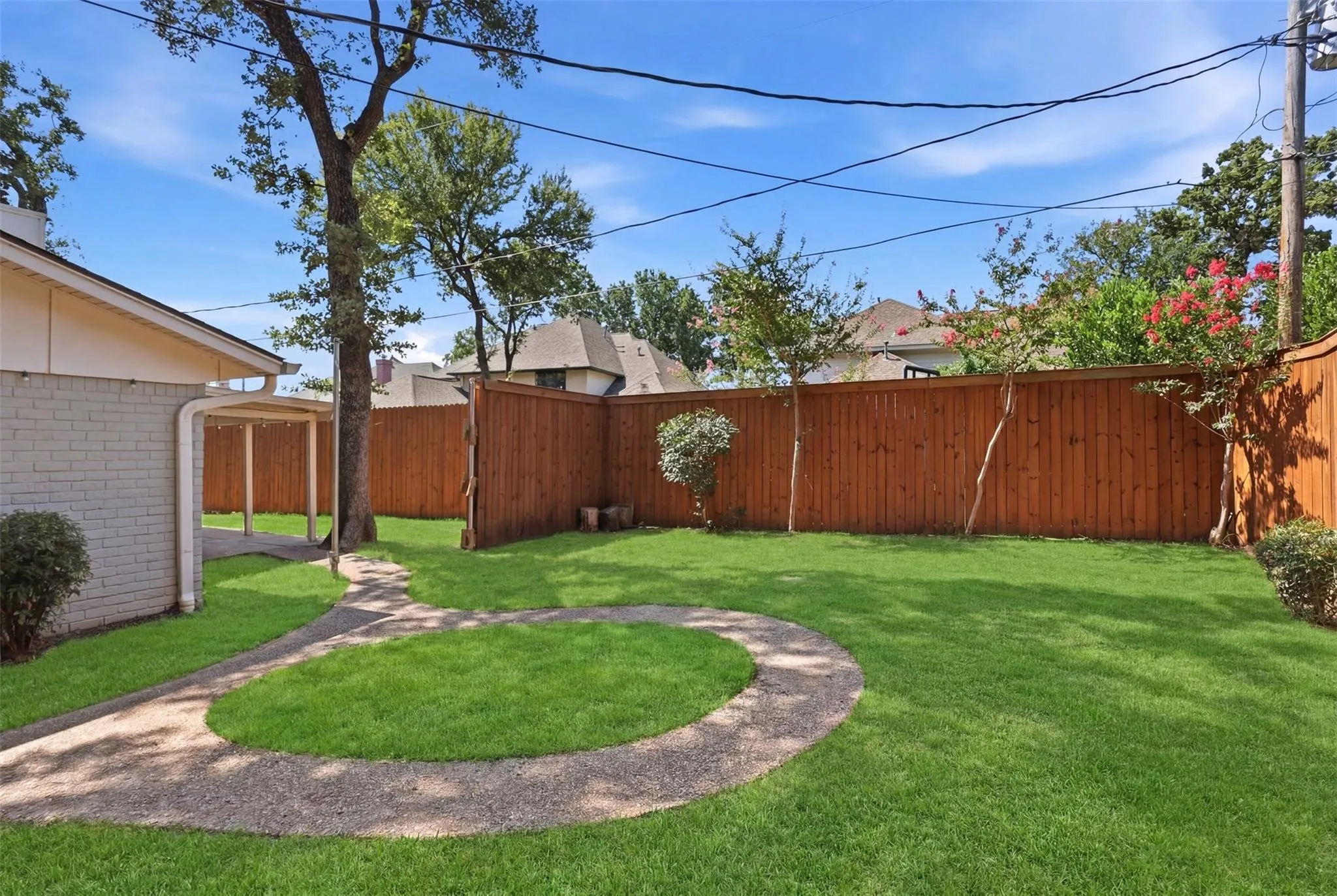 Single Family Residence For Rent in Tarrant County , 2400 York Minster Court, Arlington, Texas 76006, 4 Bedroom, 2 Bathroom, 2 Garage spaces, 1,619 Sqft, built in 1981, mls#21362238, Real Estate Agent in Arlington, Homes For Rent in Tarrant county, Homes For Rent in Arlington, Realtor in Arlington Texas, Real Estate Brokerage Independent Realty Texas, Luminita Cordes Realtor