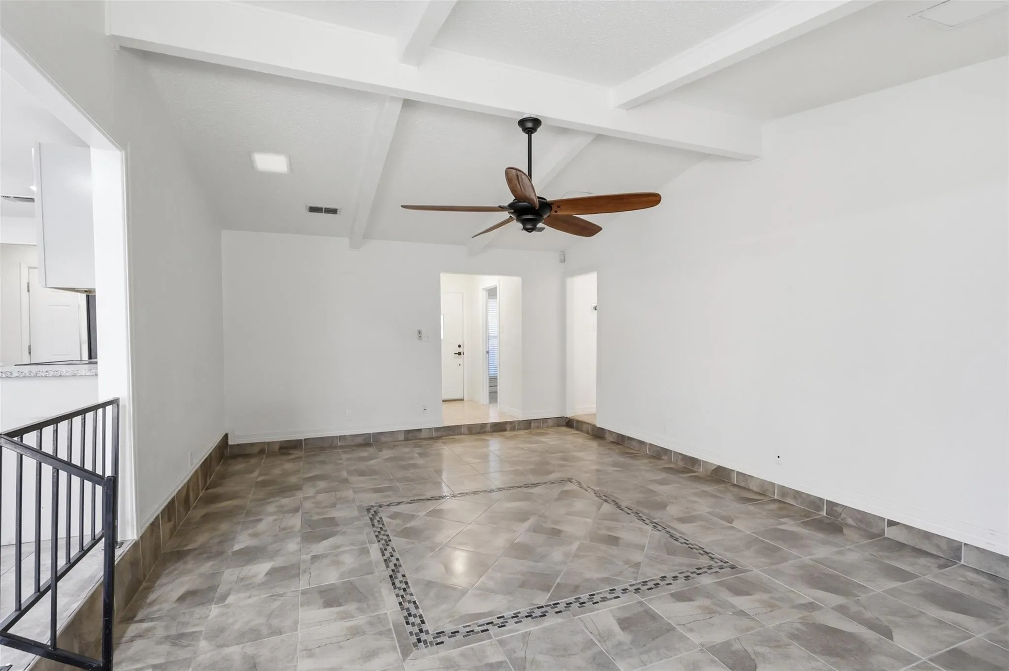 Single Family Residence For Rent in Tarrant County , 2400 York Minster Court, Arlington, Texas 76006, 4 Bedroom, 2 Bathroom, 2 Garage spaces, 1,619 Sqft, built in 1981, mls#21362238, Real Estate Agent in Arlington, Homes For Rent in Tarrant county, Homes For Rent in Arlington, Realtor in Arlington Texas, Real Estate Brokerage Independent Realty Texas, Luminita Cordes Realtor