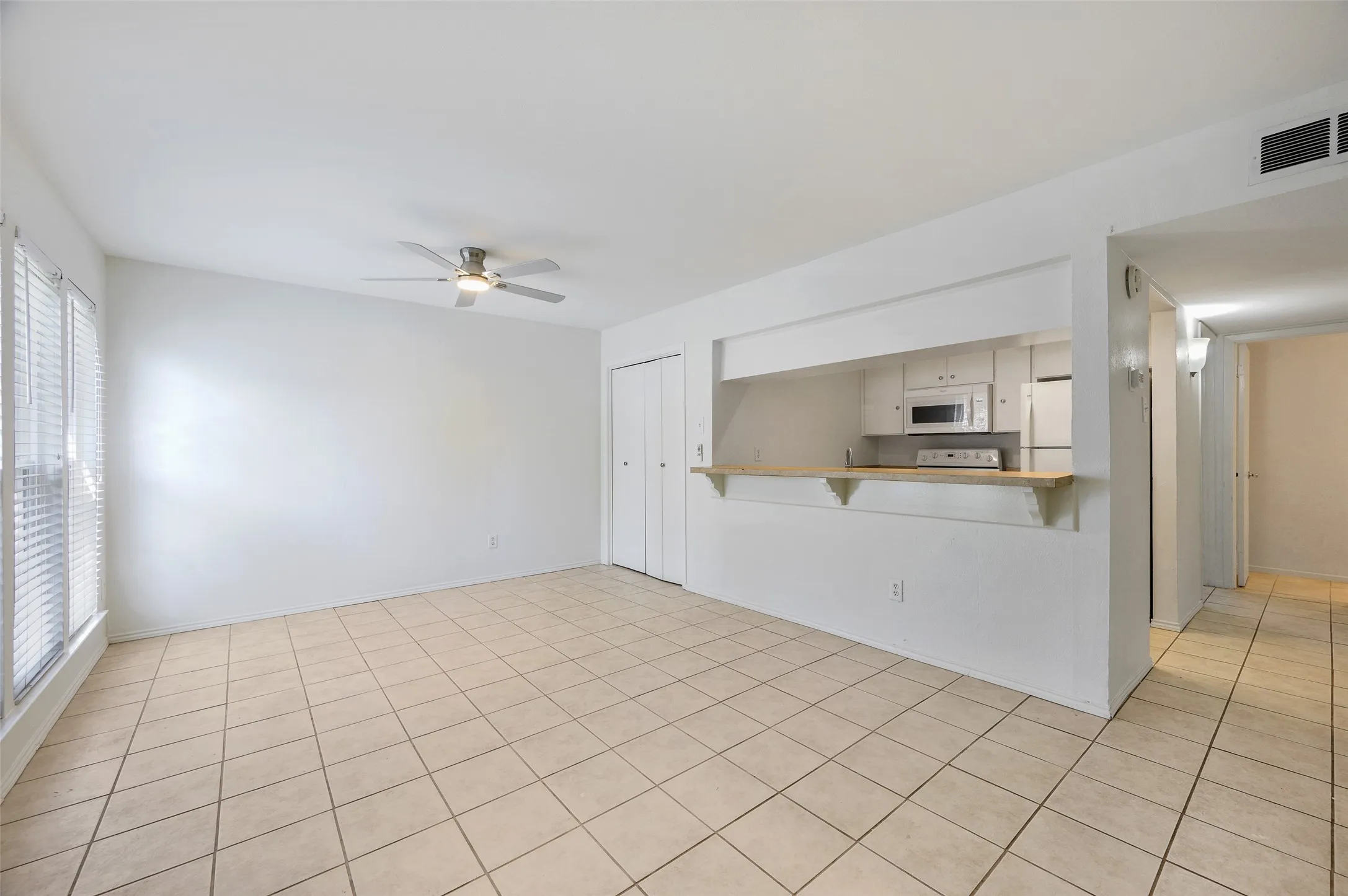 Condominium For Rent in Dallas County , 13715 Preston Road 184, Dallas, Texas 75240, 1 Bedroom, 1 Bathroom, Garage spaces, 631 Sqft, built in 1968, mls#21364545, Real Estate Agent in Dallas, Homes For Rent in Dallas county, Homes For Rent in Dallas, Realtor in Dallas Texas, Real Estate Brokerage Independent Realty Texas, Luminita Cordes Realtor