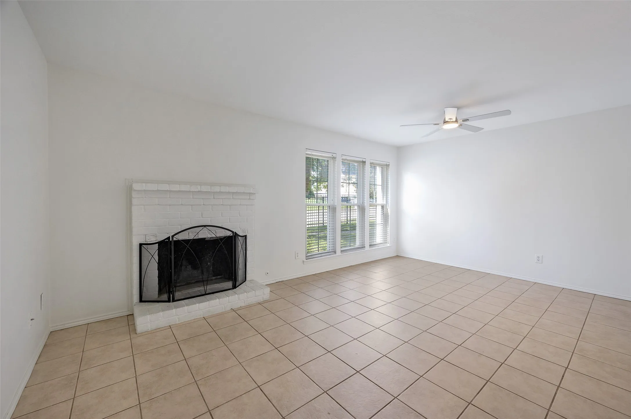 Condominium For Rent in Dallas County , 13715 Preston Road 184, Dallas, Texas 75240, 1 Bedroom, 1 Bathroom, Garage spaces, 631 Sqft, built in 1968, mls#21364545, Real Estate Agent in Dallas, Homes For Rent in Dallas county, Homes For Rent in Dallas, Realtor in Dallas Texas, Real Estate Brokerage Independent Realty Texas, Luminita Cordes Realtor