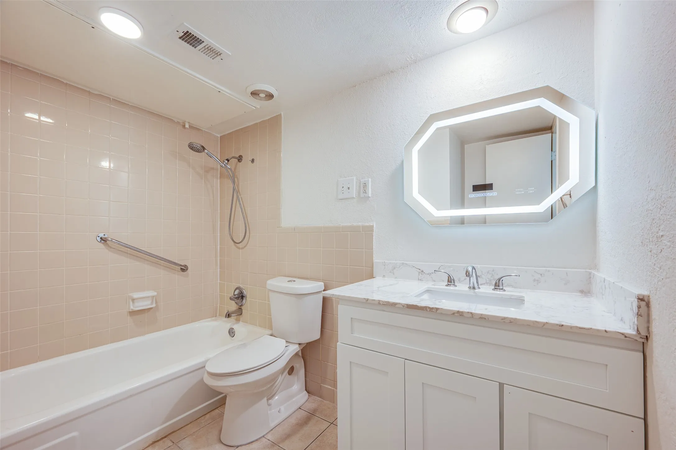 Condominium For Rent in Dallas County , 13715 Preston Road 184, Dallas, Texas 75240, 1 Bedroom, 1 Bathroom, Garage spaces, 631 Sqft, built in 1968, mls#21364545, Real Estate Agent in Dallas, Homes For Rent in Dallas county, Homes For Rent in Dallas, Realtor in Dallas Texas, Real Estate Brokerage Independent Realty Texas, Luminita Cordes Realtor