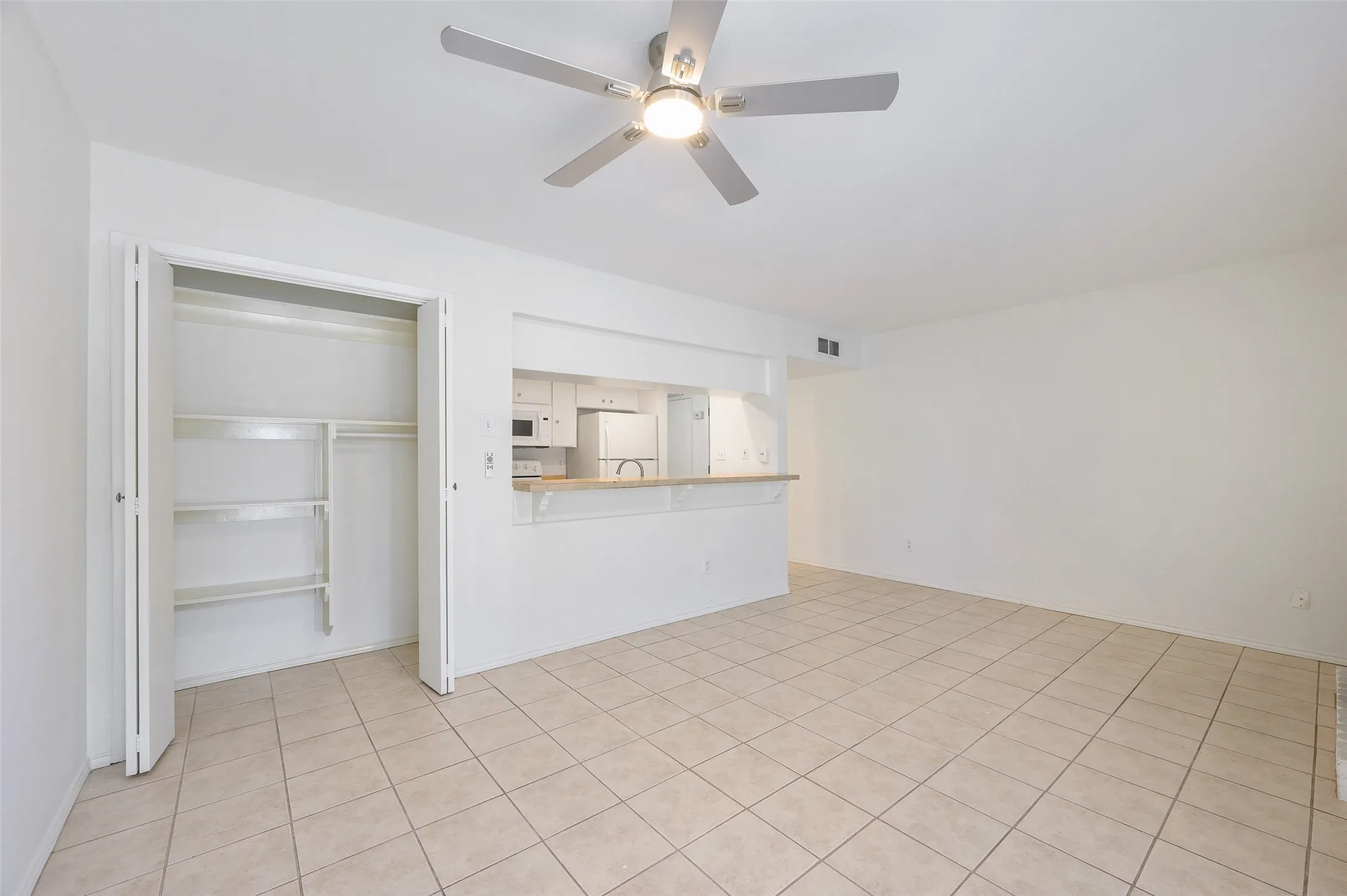Condominium For Rent in Dallas County , 13715 Preston Road 184, Dallas, Texas 75240, 1 Bedroom, 1 Bathroom, Garage spaces, 631 Sqft, built in 1968, mls#21364545, Real Estate Agent in Dallas, Homes For Rent in Dallas county, Homes For Rent in Dallas, Realtor in Dallas Texas, Real Estate Brokerage Independent Realty Texas, Luminita Cordes Realtor