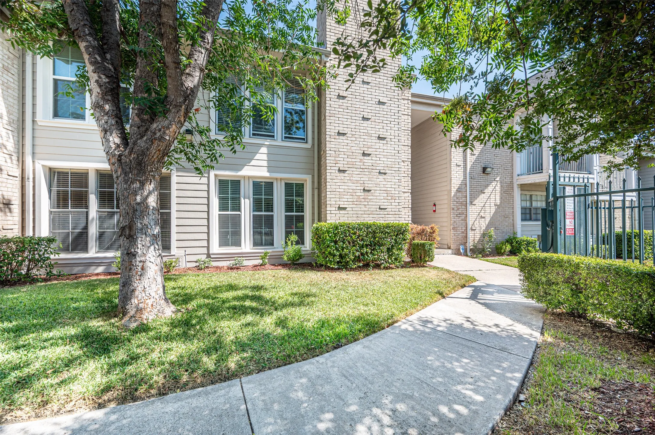 Condominium For Rent in Dallas County , 13715 Preston Road 184, Dallas, Texas 75240, 1 Bedroom, 1 Bathroom, Garage spaces, 631 Sqft, built in 1968, mls#21364545, Real Estate Agent in Dallas, Homes For Rent in Dallas county, Homes For Rent in Dallas, Realtor in Dallas Texas, Real Estate Brokerage Independent Realty Texas, Luminita Cordes Realtor