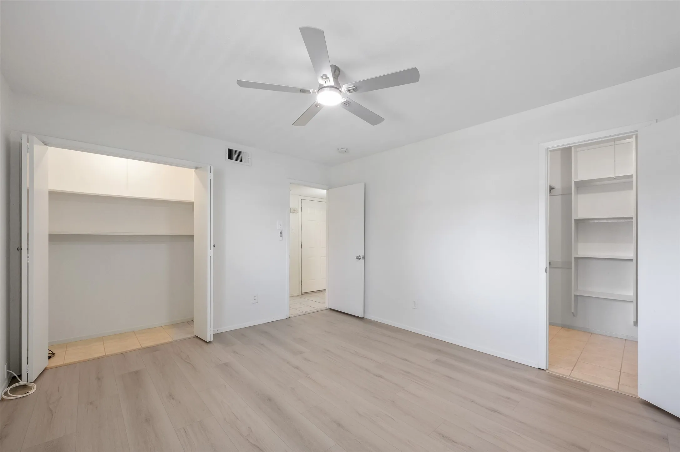 Condominium For Rent in Dallas County , 13715 Preston Road 184, Dallas, Texas 75240, 1 Bedroom, 1 Bathroom, Garage spaces, 631 Sqft, built in 1968, mls#21364545, Real Estate Agent in Dallas, Homes For Rent in Dallas county, Homes For Rent in Dallas, Realtor in Dallas Texas, Real Estate Brokerage Independent Realty Texas, Luminita Cordes Realtor