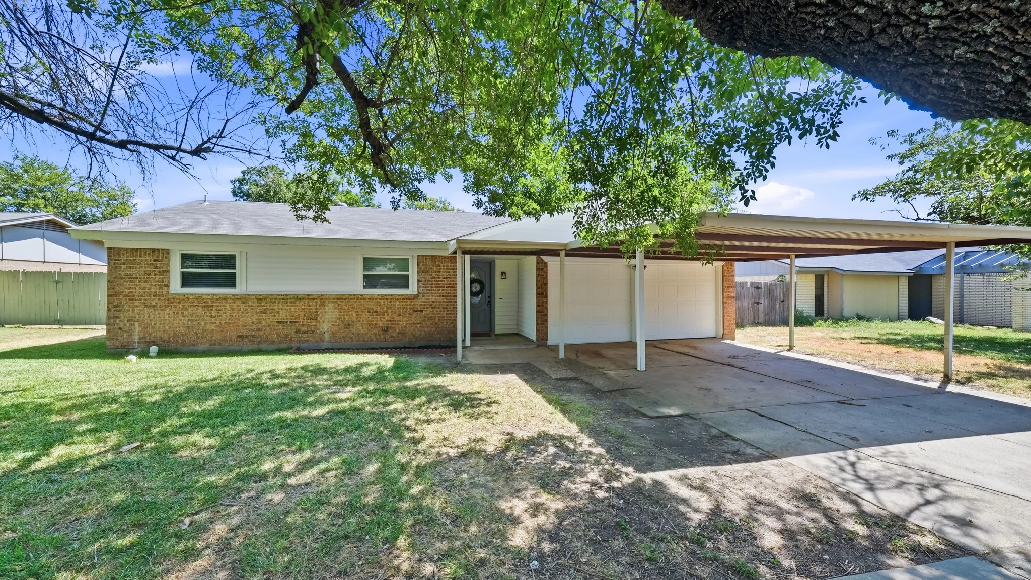 Single Family Residence For Sale in Tarrant County , 744 Windsor Drive, Everman, Texas 76140, 3 Bedroom, 2 Bathroom, 2 Garage spaces, 1,118 Sqft, built in 1970, mls#21364531, Real Estate Agent in Everman, Homes For Sale in Tarrant county, Homes For Sale in Everman, Realtor in Everman Texas, Real Estate Brokerage Independent Realty Texas, Luminita Cordes Realtor