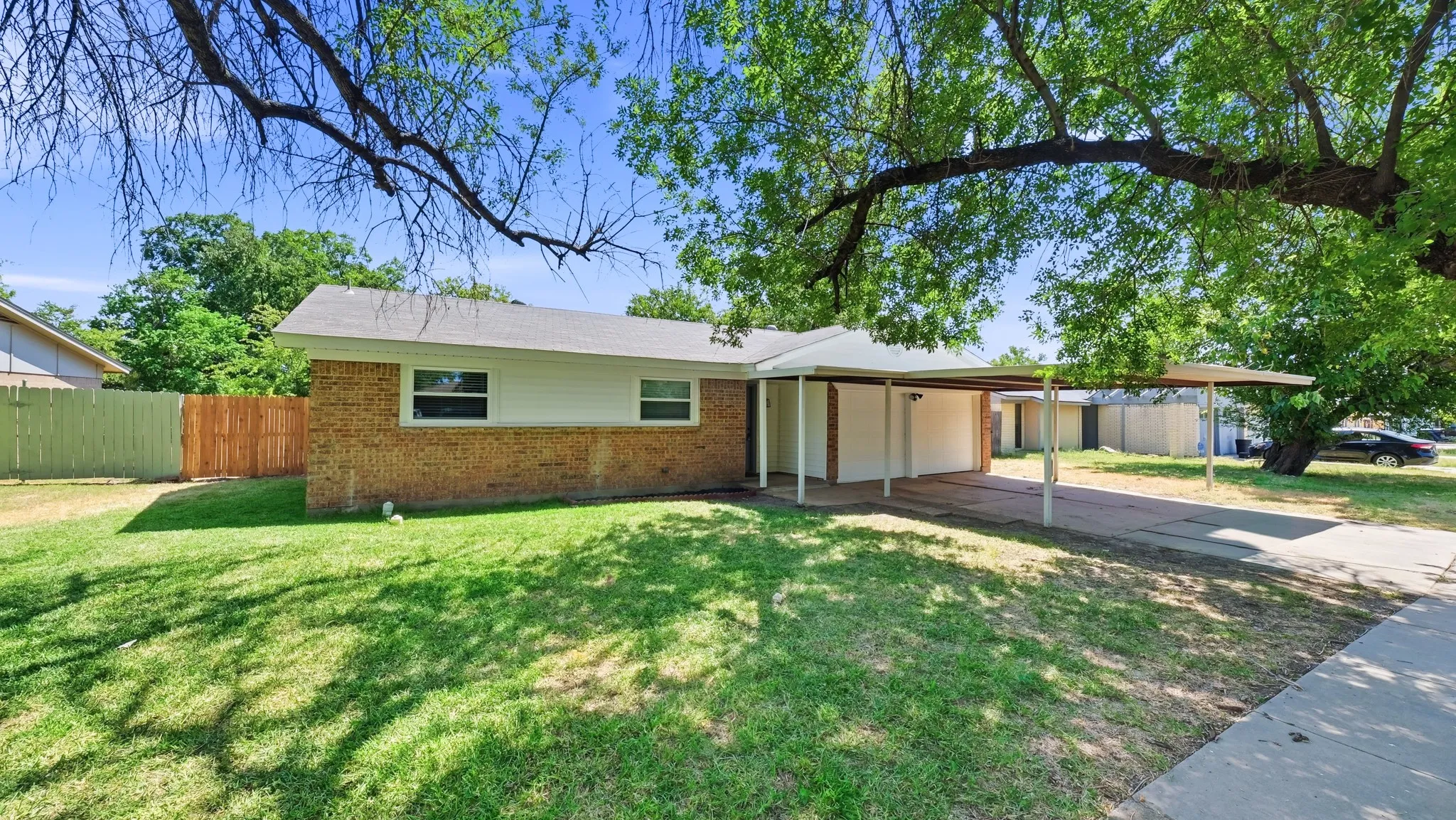 Single Family Residence For Sale in Tarrant County , 744 Windsor Drive, Everman, Texas 76140, 3 Bedroom, 2 Bathroom, 2 Garage spaces, 1,118 Sqft, built in 1970, mls#21364531, Real Estate Agent in Everman, Homes For Sale in Tarrant county, Homes For Sale in Everman, Realtor in Everman Texas, Real Estate Brokerage Independent Realty Texas, Luminita Cordes Realtor