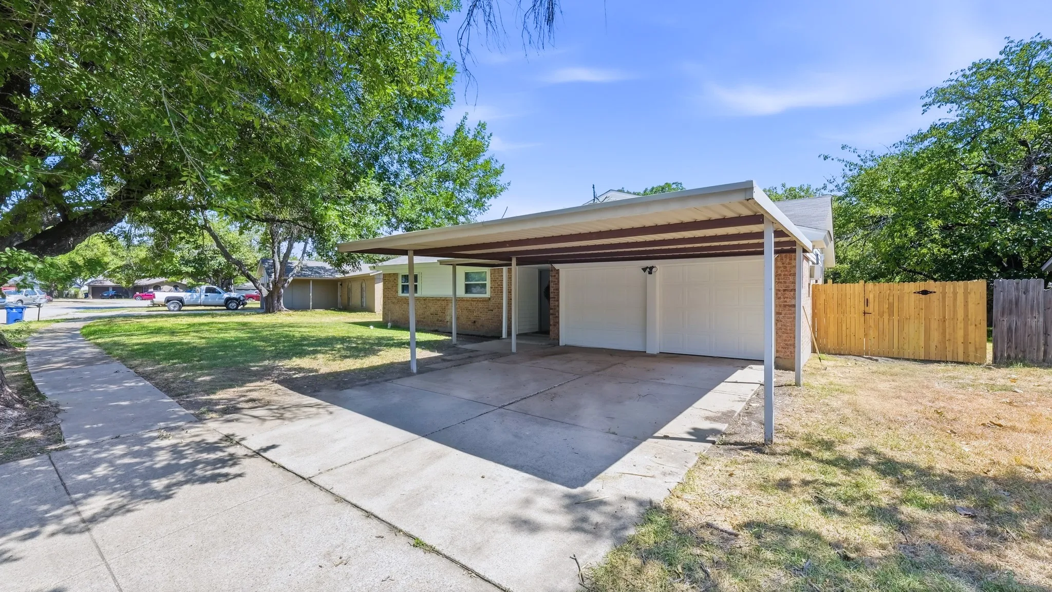 Single Family Residence For Sale in Tarrant County , 744 Windsor Drive, Everman, Texas 76140, 3 Bedroom, 2 Bathroom, 2 Garage spaces, 1,118 Sqft, built in 1970, mls#21364531, Real Estate Agent in Everman, Homes For Sale in Tarrant county, Homes For Sale in Everman, Realtor in Everman Texas, Real Estate Brokerage Independent Realty Texas, Luminita Cordes Realtor