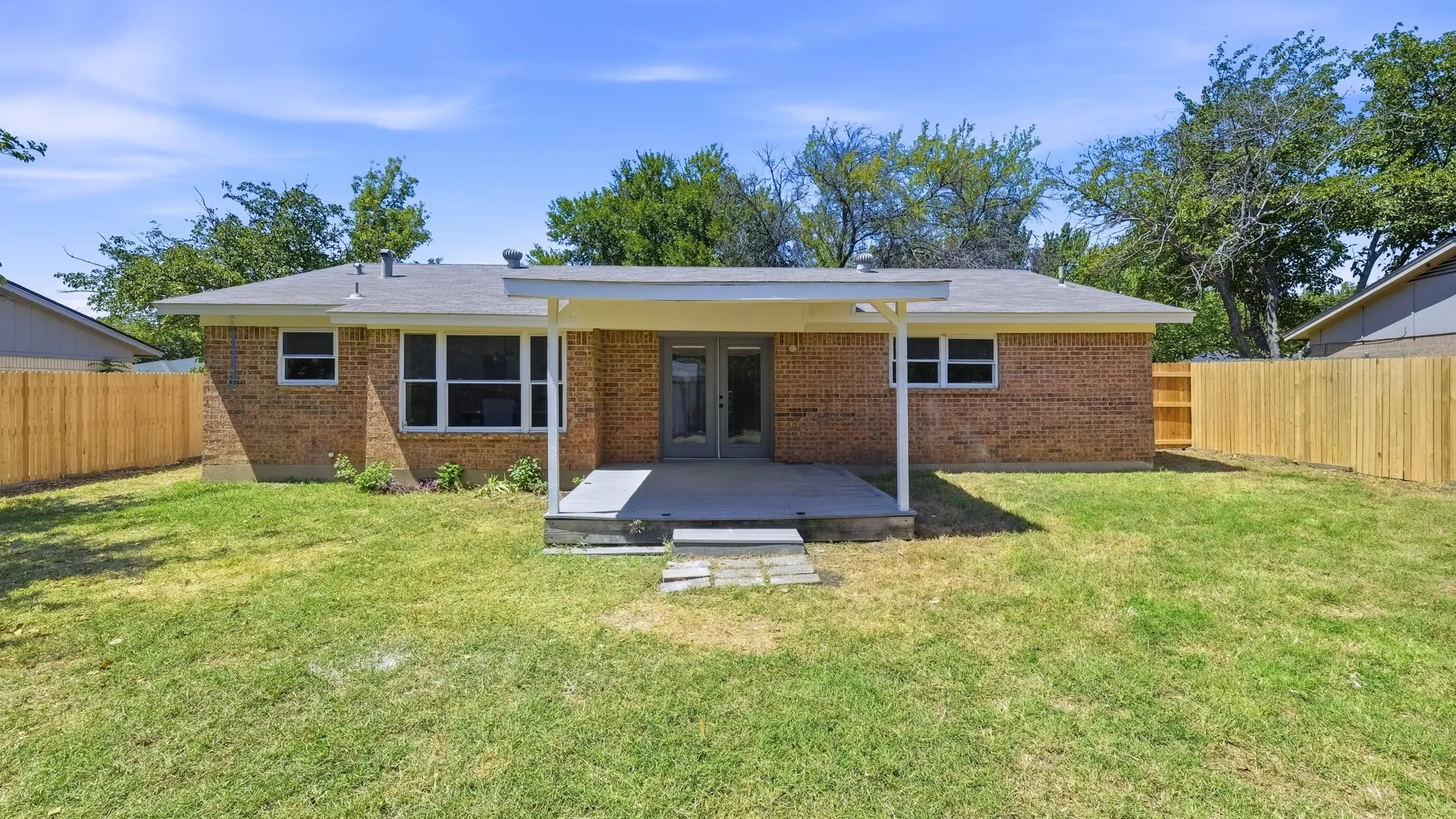 Single Family Residence For Sale in Tarrant County , 744 Windsor Drive, Everman, Texas 76140, 3 Bedroom, 2 Bathroom, 2 Garage spaces, 1,118 Sqft, built in 1970, mls#21364531, Real Estate Agent in Everman, Homes For Sale in Tarrant county, Homes For Sale in Everman, Realtor in Everman Texas, Real Estate Brokerage Independent Realty Texas, Luminita Cordes Realtor
