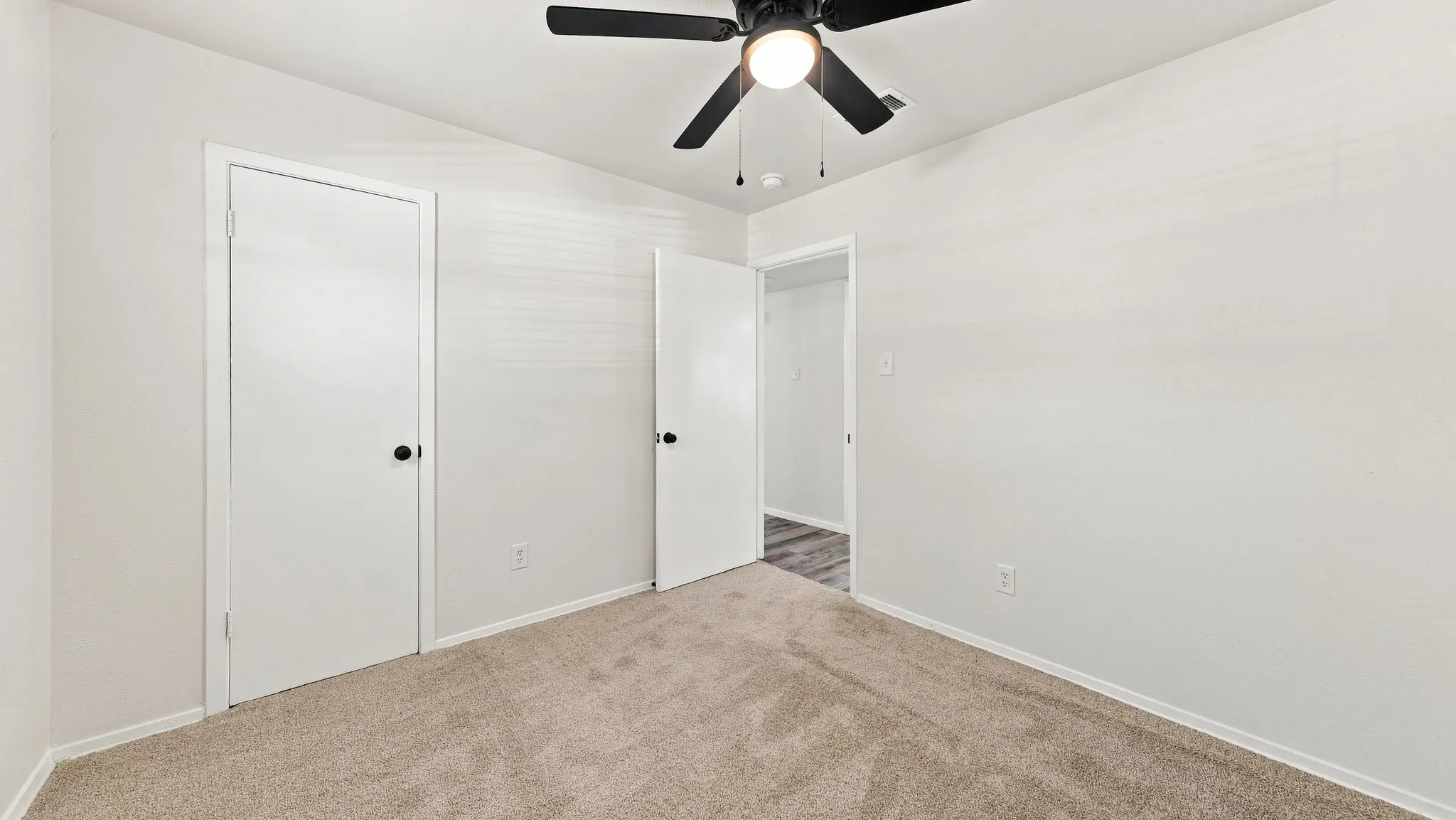 Single Family Residence For Sale in Tarrant County , 744 Windsor Drive, Everman, Texas 76140, 3 Bedroom, 2 Bathroom, 2 Garage spaces, 1,118 Sqft, built in 1970, mls#21364531, Real Estate Agent in Everman, Homes For Sale in Tarrant county, Homes For Sale in Everman, Realtor in Everman Texas, Real Estate Brokerage Independent Realty Texas, Luminita Cordes Realtor