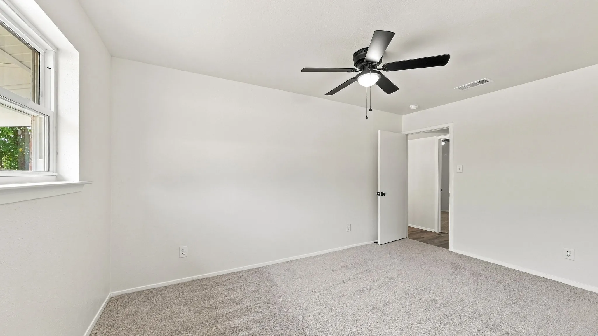 Single Family Residence For Sale in Tarrant County , 744 Windsor Drive, Everman, Texas 76140, 3 Bedroom, 2 Bathroom, 2 Garage spaces, 1,118 Sqft, built in 1970, mls#21364531, Real Estate Agent in Everman, Homes For Sale in Tarrant county, Homes For Sale in Everman, Realtor in Everman Texas, Real Estate Brokerage Independent Realty Texas, Luminita Cordes Realtor