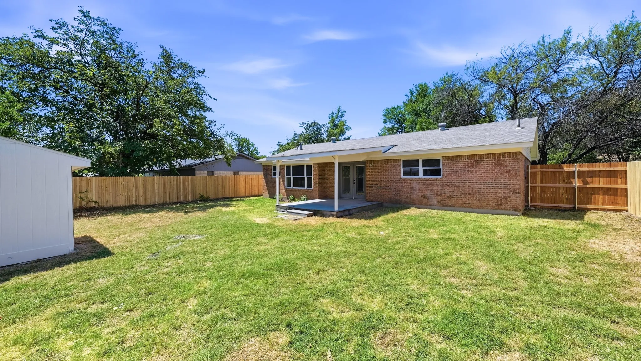 Single Family Residence For Sale in Tarrant County , 744 Windsor Drive, Everman, Texas 76140, 3 Bedroom, 2 Bathroom, 2 Garage spaces, 1,118 Sqft, built in 1970, mls#21364531, Real Estate Agent in Everman, Homes For Sale in Tarrant county, Homes For Sale in Everman, Realtor in Everman Texas, Real Estate Brokerage Independent Realty Texas, Luminita Cordes Realtor