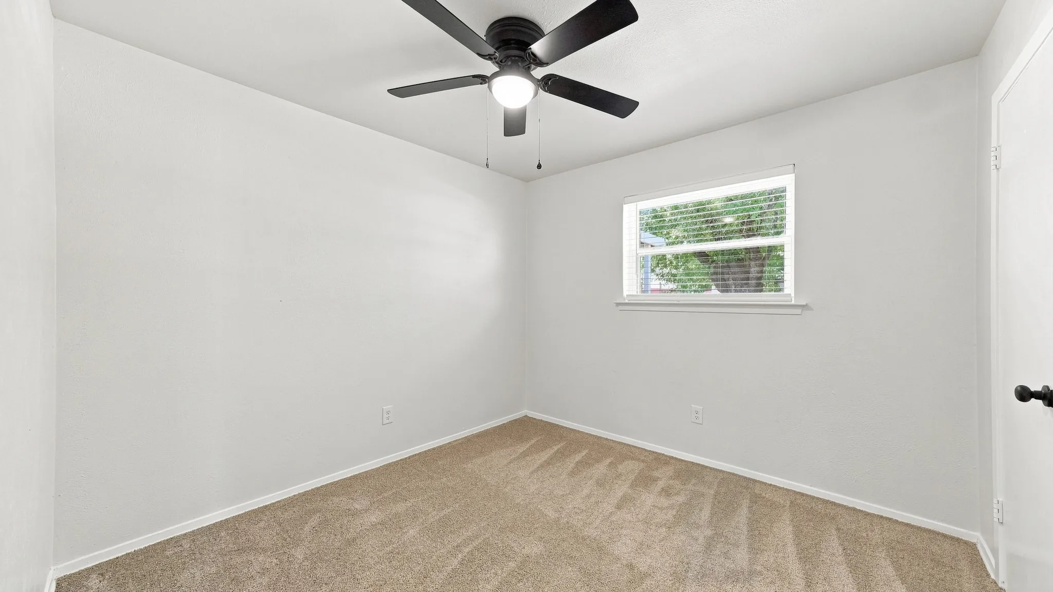 Single Family Residence For Sale in Tarrant County , 744 Windsor Drive, Everman, Texas 76140, 3 Bedroom, 2 Bathroom, 2 Garage spaces, 1,118 Sqft, built in 1970, mls#21364531, Real Estate Agent in Everman, Homes For Sale in Tarrant county, Homes For Sale in Everman, Realtor in Everman Texas, Real Estate Brokerage Independent Realty Texas, Luminita Cordes Realtor