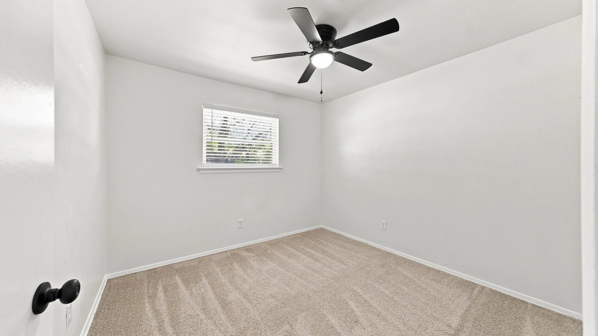 Single Family Residence For Sale in Tarrant County , 744 Windsor Drive, Everman, Texas 76140, 3 Bedroom, 2 Bathroom, 2 Garage spaces, 1,118 Sqft, built in 1970, mls#21364531, Real Estate Agent in Everman, Homes For Sale in Tarrant county, Homes For Sale in Everman, Realtor in Everman Texas, Real Estate Brokerage Independent Realty Texas, Luminita Cordes Realtor