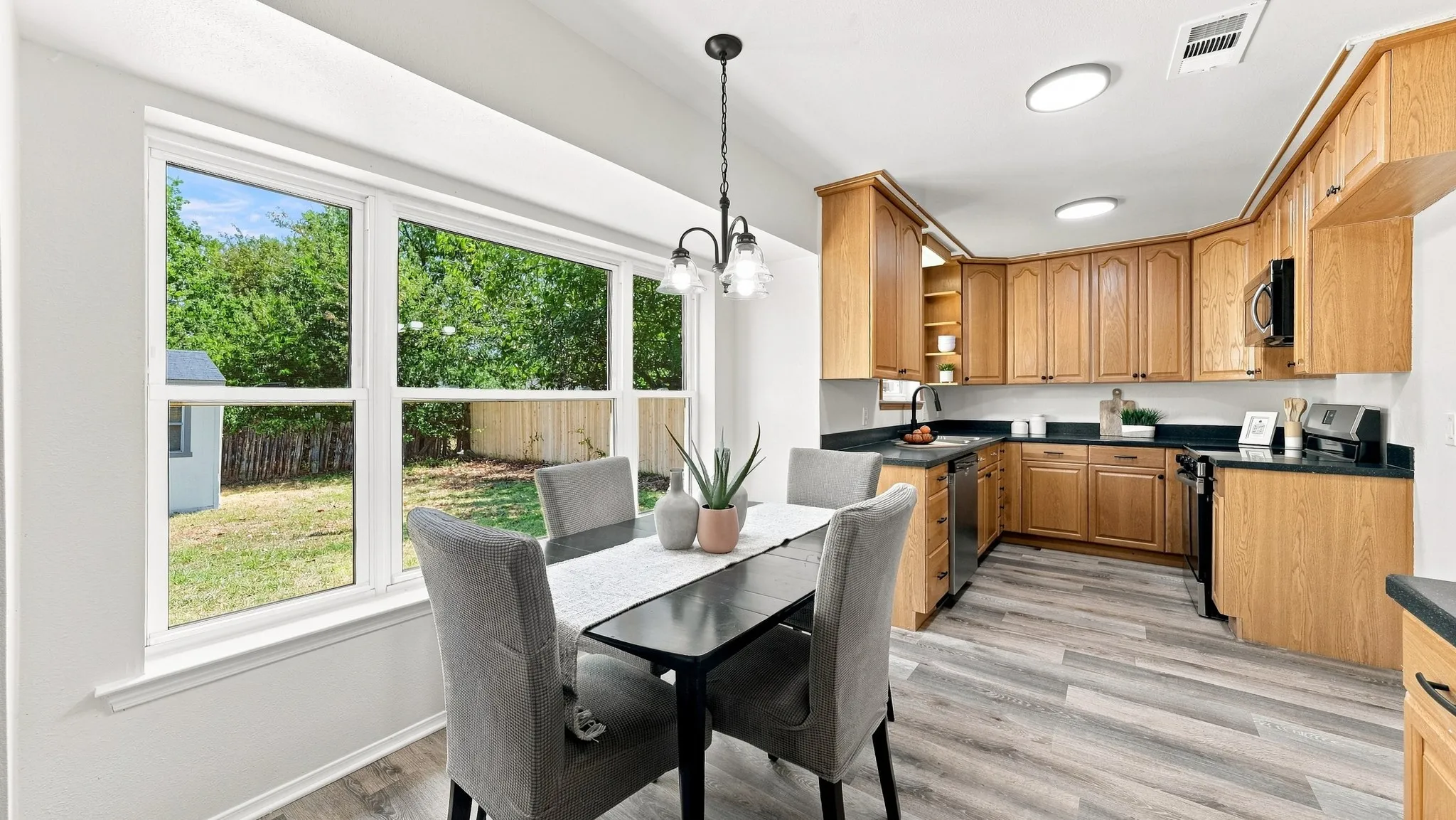 Single Family Residence For Sale in Tarrant County , 744 Windsor Drive, Everman, Texas 76140, 3 Bedroom, 2 Bathroom, 2 Garage spaces, 1,118 Sqft, built in 1970, mls#21364531, Real Estate Agent in Everman, Homes For Sale in Tarrant county, Homes For Sale in Everman, Realtor in Everman Texas, Real Estate Brokerage Independent Realty Texas, Luminita Cordes Realtor