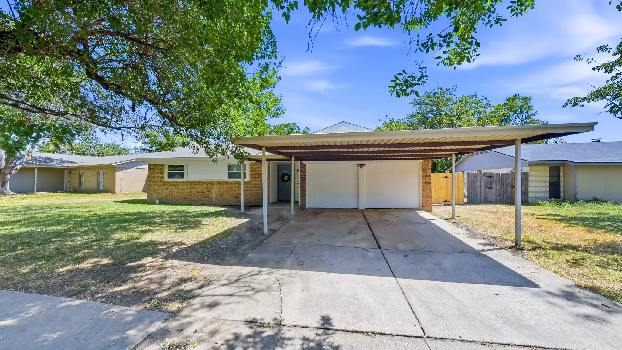 Single Family Residence For Sale in Tarrant County , 744 Windsor Drive, Everman, Texas 76140, 3 Bedroom, 2 Bathroom, 2 Garage spaces, 1,118 Sqft, built in 1970, mls#21364531, Real Estate Agent in Everman, Homes For Sale in Tarrant county, Homes For Sale in Everman, Realtor in Everman Texas, Real Estate Brokerage Independent Realty Texas, Luminita Cordes Realtor