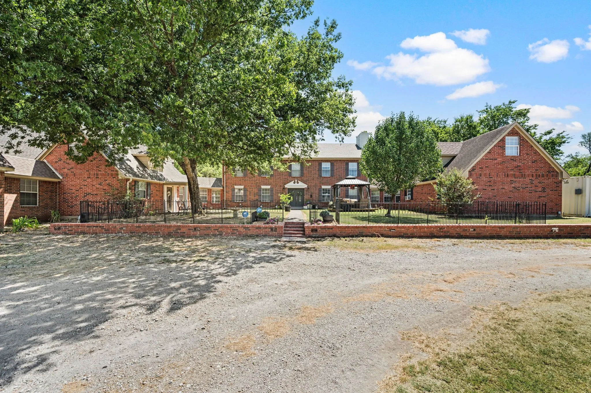 Single Family Residence For Sale in Denton County , 6942 Indian Wells Road, Sanger, Texas 76266, 7 Bedroom, 7 Bathroom, 3 Garage spaces, 7,258 Sqft, built in 1987, mls#21360826, Real Estate Agent in Sanger, Homes For Sale in Denton county, Homes For Sale in Sanger, Realtor in Sanger Texas, Real Estate Brokerage Independent Realty Texas, Luminita Cordes Realtor