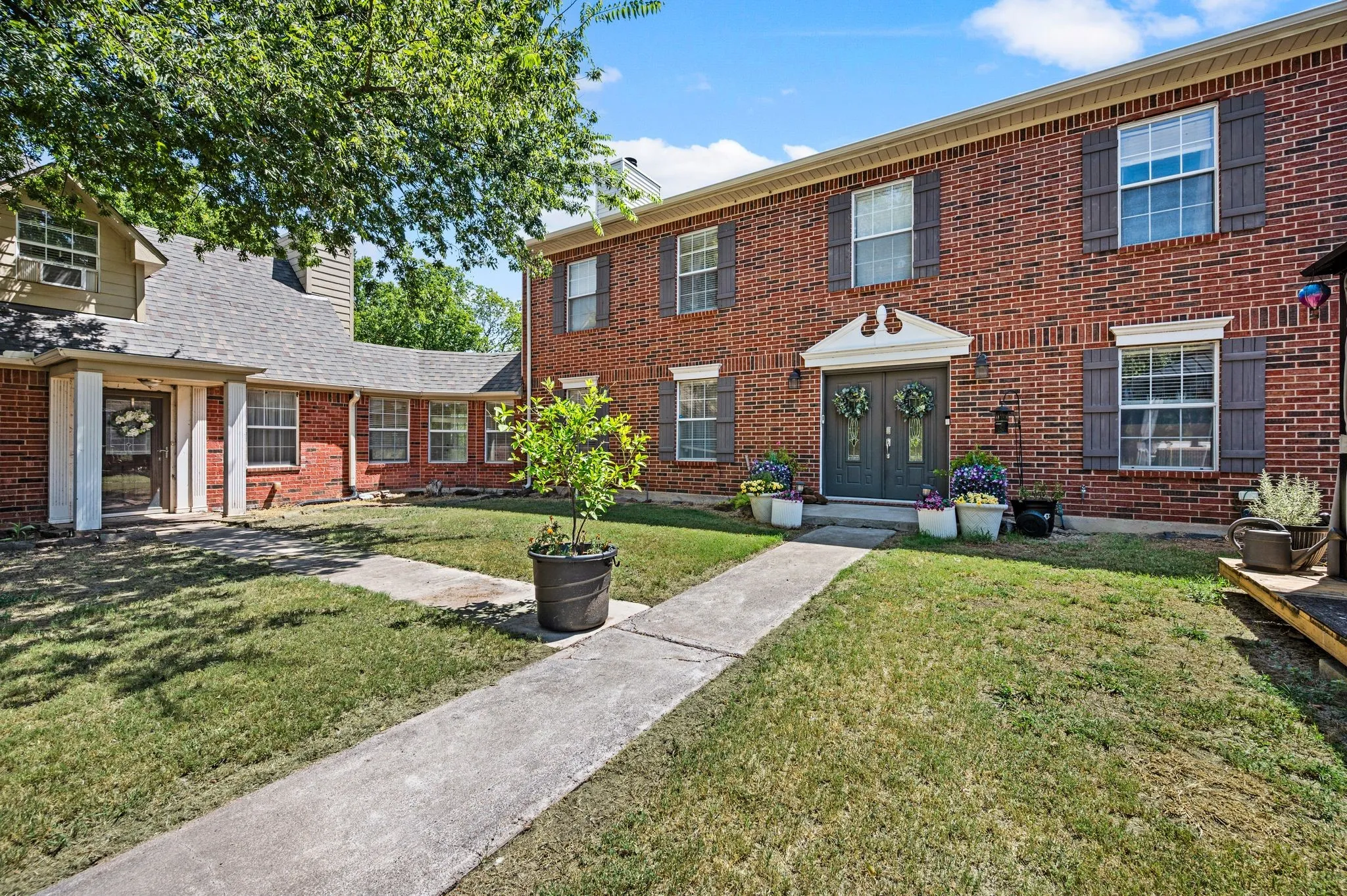 Single Family Residence For Sale in Denton County , 6942 Indian Wells Road, Sanger, Texas 76266, 7 Bedroom, 7 Bathroom, 3 Garage spaces, 7,258 Sqft, built in 1987, mls#21360826, Real Estate Agent in Sanger, Homes For Sale in Denton county, Homes For Sale in Sanger, Realtor in Sanger Texas, Real Estate Brokerage Independent Realty Texas, Luminita Cordes Realtor