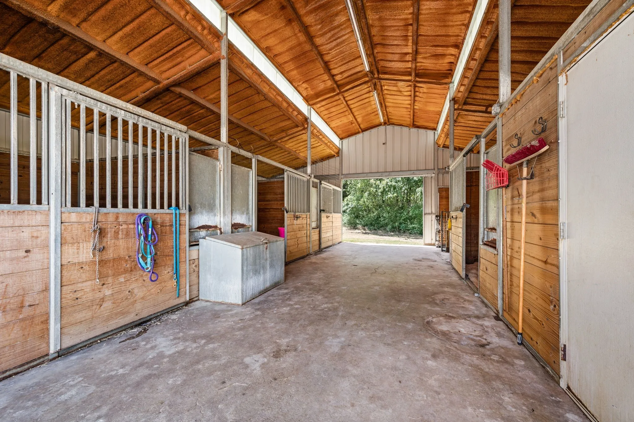 Single Family Residence For Sale in Denton County , 6942 Indian Wells Road, Sanger, Texas 76266, 7 Bedroom, 7 Bathroom, 3 Garage spaces, 7,258 Sqft, built in 1987, mls#21360826, Real Estate Agent in Sanger, Homes For Sale in Denton county, Homes For Sale in Sanger, Realtor in Sanger Texas, Real Estate Brokerage Independent Realty Texas, Luminita Cordes Realtor