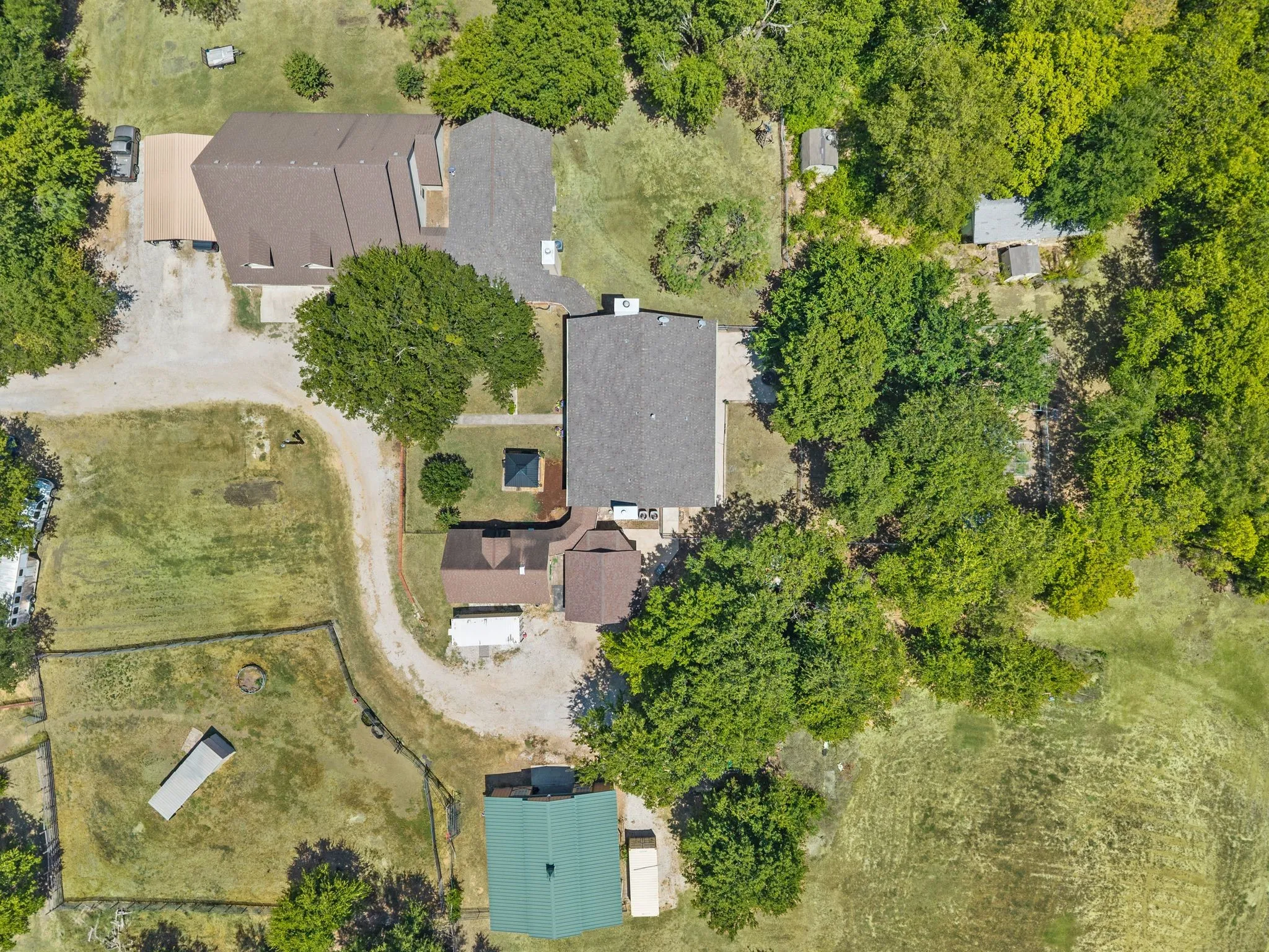Single Family Residence For Sale in Denton County , 6942 Indian Wells Road, Sanger, Texas 76266, 7 Bedroom, 7 Bathroom, 3 Garage spaces, 7,258 Sqft, built in 1987, mls#21360826, Real Estate Agent in Sanger, Homes For Sale in Denton county, Homes For Sale in Sanger, Realtor in Sanger Texas, Real Estate Brokerage Independent Realty Texas, Luminita Cordes Realtor