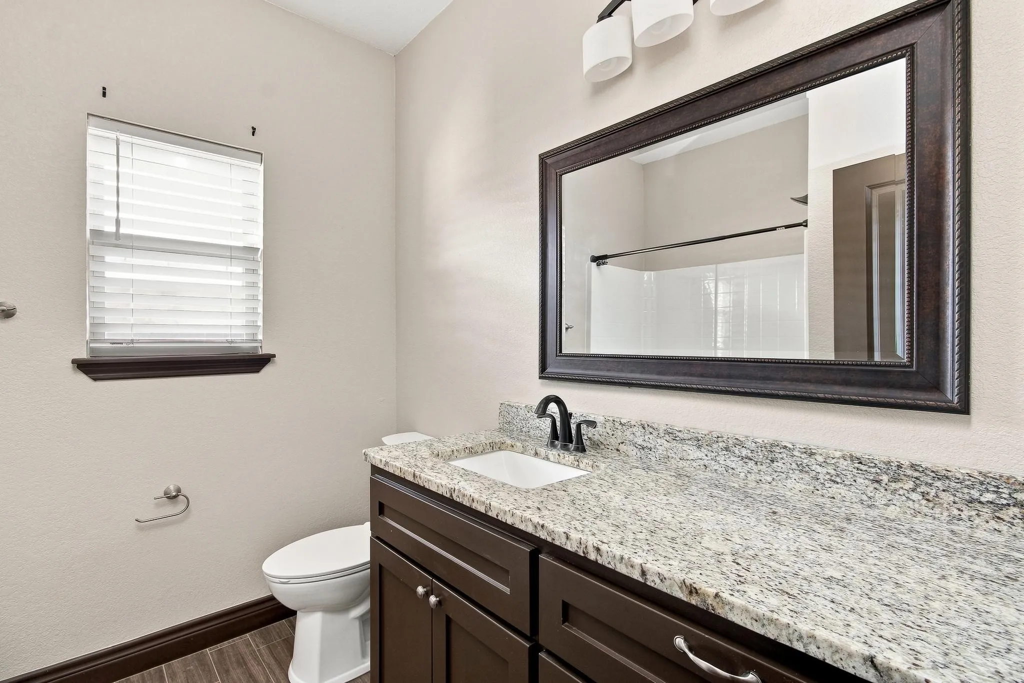 Bathroom shared by two guests bedrooms located in the hall.