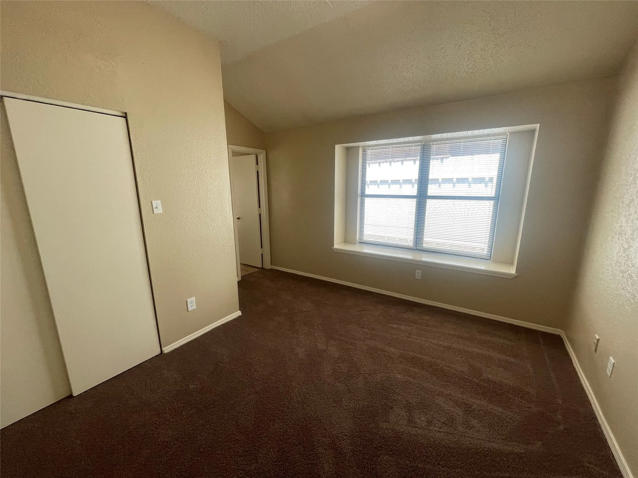 Single Family Residence For Rent in Dallas County , 1319 Glencliff Court, Dallas, Texas 75217, 3 Bedroom, 2 Bathroom, 2 Garage spaces, 1,141 Sqft, built in 1985, mls#21364571, Real Estate Agent in Dallas, Homes For Rent in Dallas county, Homes For Rent in Dallas, Realtor in Dallas Texas, Real Estate Brokerage Independent Realty Texas, Luminita Cordes Realtor