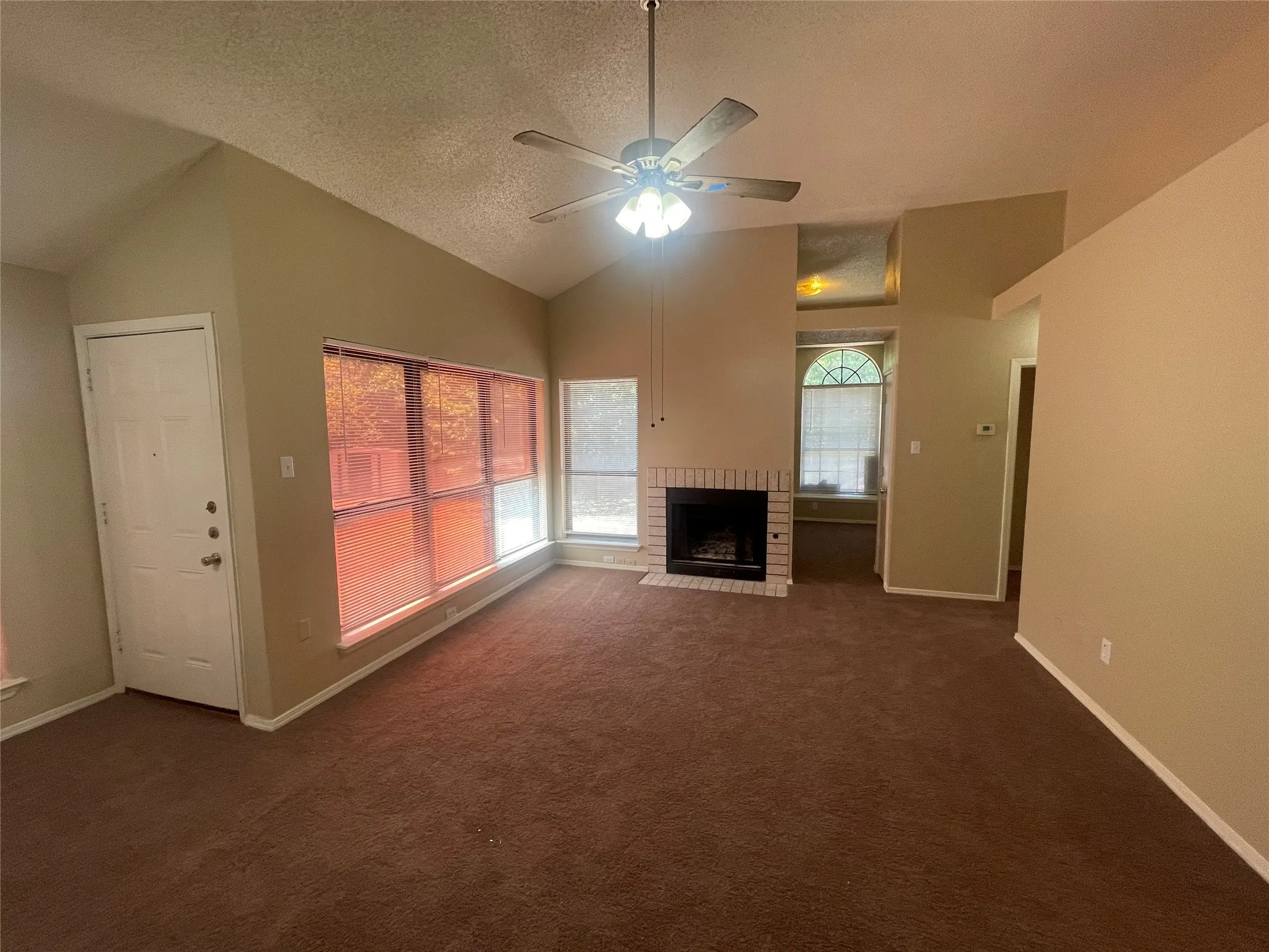 Single Family Residence For Rent in Dallas County , 1319 Glencliff Court, Dallas, Texas 75217, 3 Bedroom, 2 Bathroom, 2 Garage spaces, 1,141 Sqft, built in 1985, mls#21364571, Real Estate Agent in Dallas, Homes For Rent in Dallas county, Homes For Rent in Dallas, Realtor in Dallas Texas, Real Estate Brokerage Independent Realty Texas, Luminita Cordes Realtor