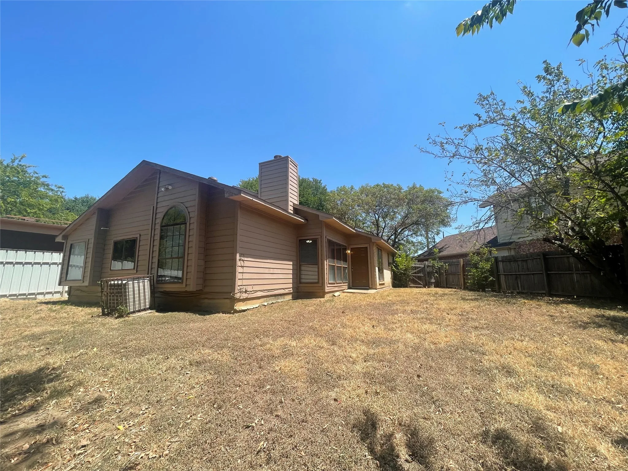 Single Family Residence For Rent in Dallas County , 1319 Glencliff Court, Dallas, Texas 75217, 3 Bedroom, 2 Bathroom, 2 Garage spaces, 1,141 Sqft, built in 1985, mls#21364571, Real Estate Agent in Dallas, Homes For Rent in Dallas county, Homes For Rent in Dallas, Realtor in Dallas Texas, Real Estate Brokerage Independent Realty Texas, Luminita Cordes Realtor