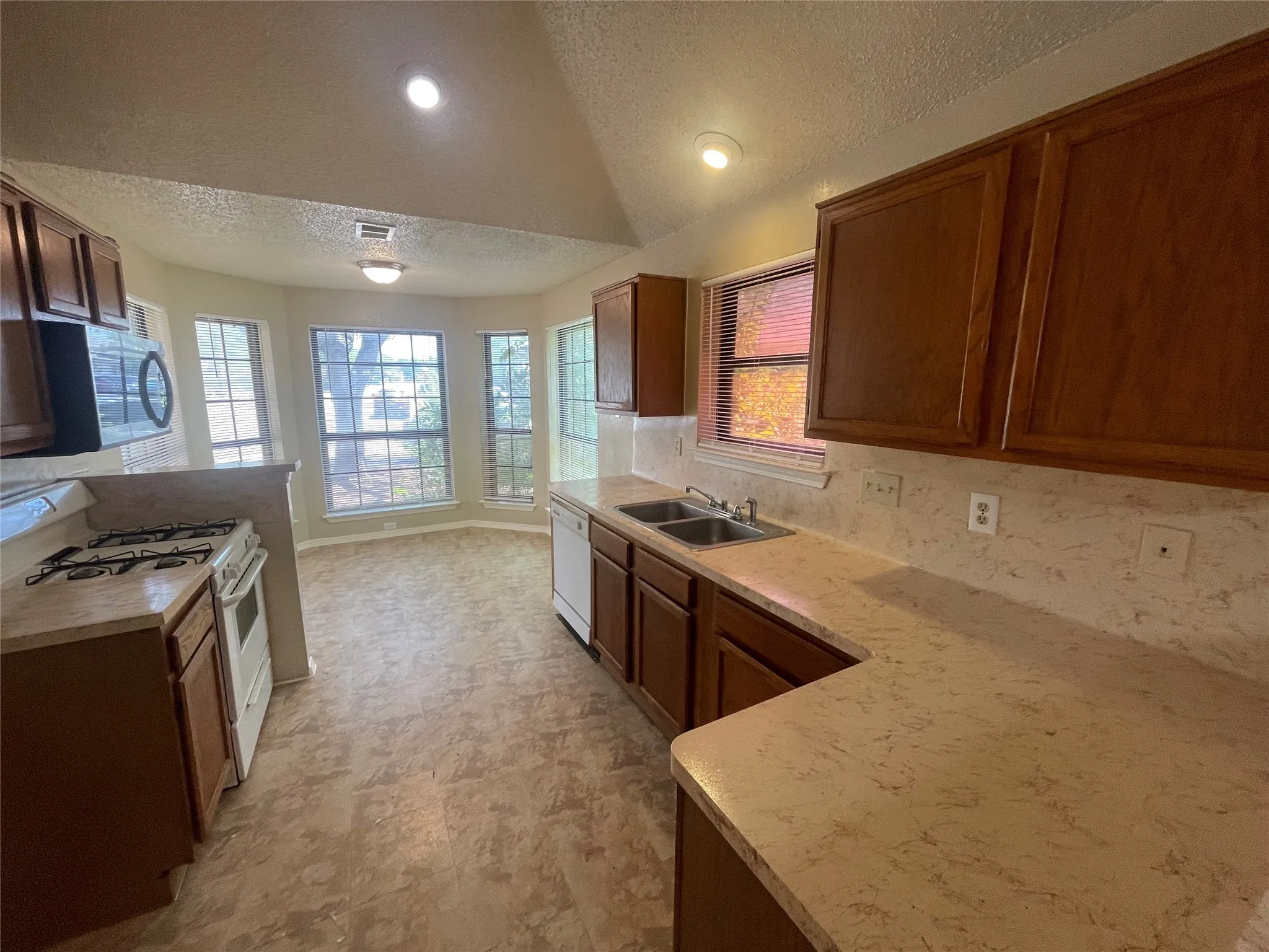 Single Family Residence For Rent in Dallas County , 1319 Glencliff Court, Dallas, Texas 75217, 3 Bedroom, 2 Bathroom, 2 Garage spaces, 1,141 Sqft, built in 1985, mls#21364571, Real Estate Agent in Dallas, Homes For Rent in Dallas county, Homes For Rent in Dallas, Realtor in Dallas Texas, Real Estate Brokerage Independent Realty Texas, Luminita Cordes Realtor