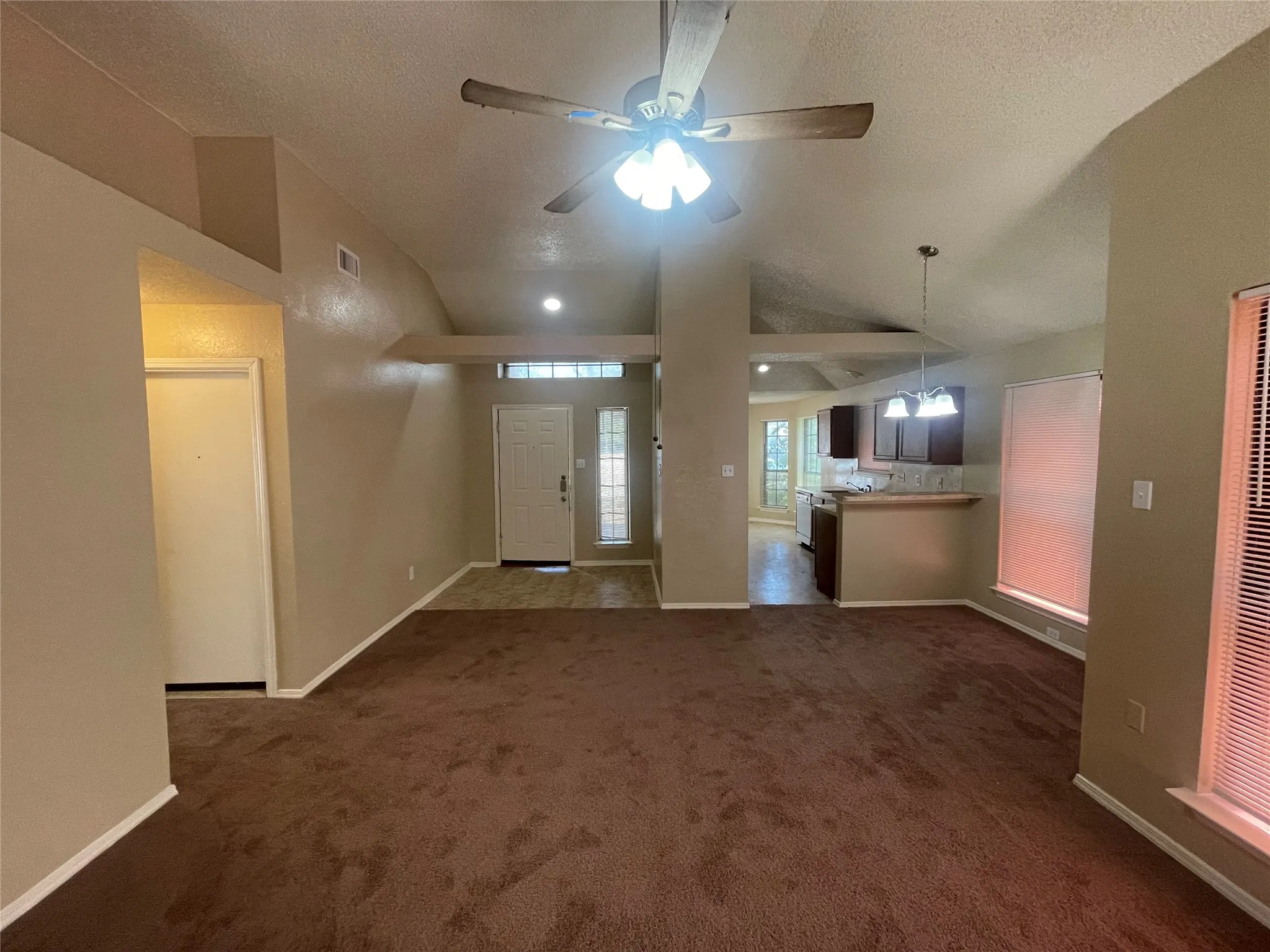 Single Family Residence For Rent in Dallas County , 1319 Glencliff Court, Dallas, Texas 75217, 3 Bedroom, 2 Bathroom, 2 Garage spaces, 1,141 Sqft, built in 1985, mls#21364571, Real Estate Agent in Dallas, Homes For Rent in Dallas county, Homes For Rent in Dallas, Realtor in Dallas Texas, Real Estate Brokerage Independent Realty Texas, Luminita Cordes Realtor