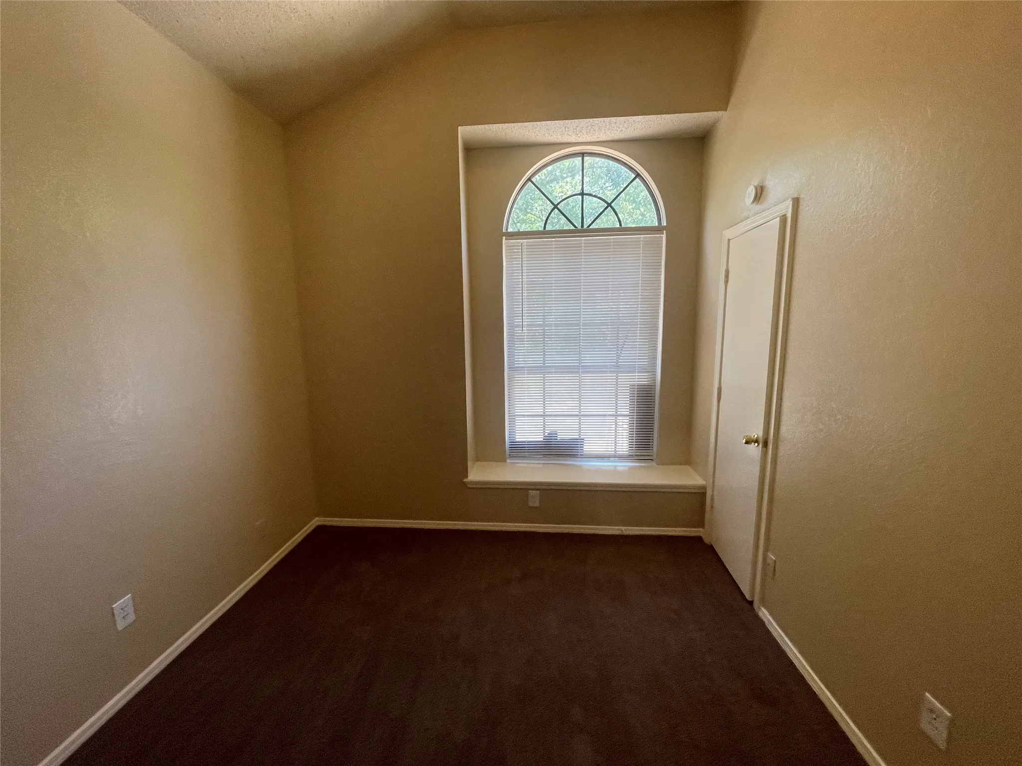 Single Family Residence For Rent in Dallas County , 1319 Glencliff Court, Dallas, Texas 75217, 3 Bedroom, 2 Bathroom, 2 Garage spaces, 1,141 Sqft, built in 1985, mls#21364571, Real Estate Agent in Dallas, Homes For Rent in Dallas county, Homes For Rent in Dallas, Realtor in Dallas Texas, Real Estate Brokerage Independent Realty Texas, Luminita Cordes Realtor