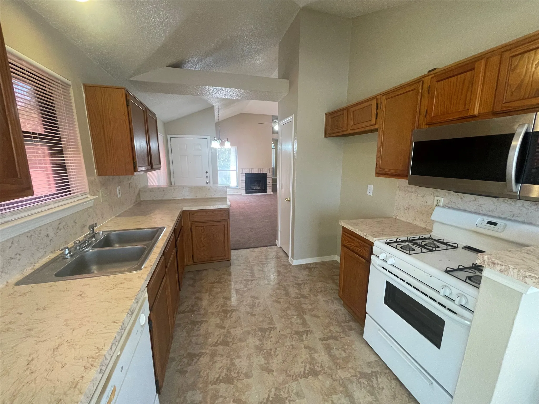 Single Family Residence For Rent in Dallas County , 1319 Glencliff Court, Dallas, Texas 75217, 3 Bedroom, 2 Bathroom, 2 Garage spaces, 1,141 Sqft, built in 1985, mls#21364571, Real Estate Agent in Dallas, Homes For Rent in Dallas county, Homes For Rent in Dallas, Realtor in Dallas Texas, Real Estate Brokerage Independent Realty Texas, Luminita Cordes Realtor
