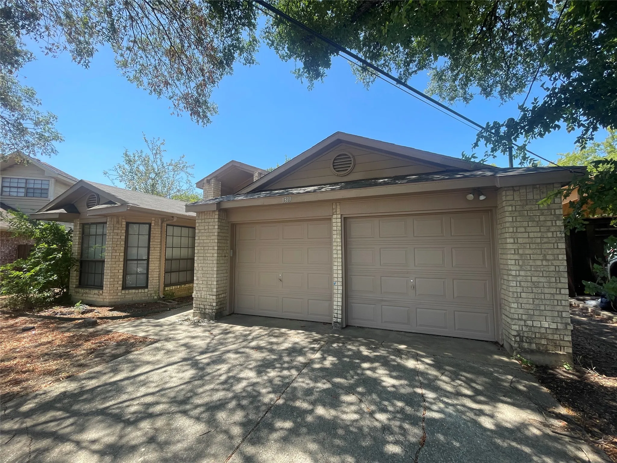 Single Family Residence For Rent in Dallas County , 1319 Glencliff Court, Dallas, Texas 75217, 3 Bedroom, 2 Bathroom, 2 Garage spaces, 1,141 Sqft, built in 1985, mls#21364571, Real Estate Agent in Dallas, Homes For Rent in Dallas county, Homes For Rent in Dallas, Realtor in Dallas Texas, Real Estate Brokerage Independent Realty Texas, Luminita Cordes Realtor
