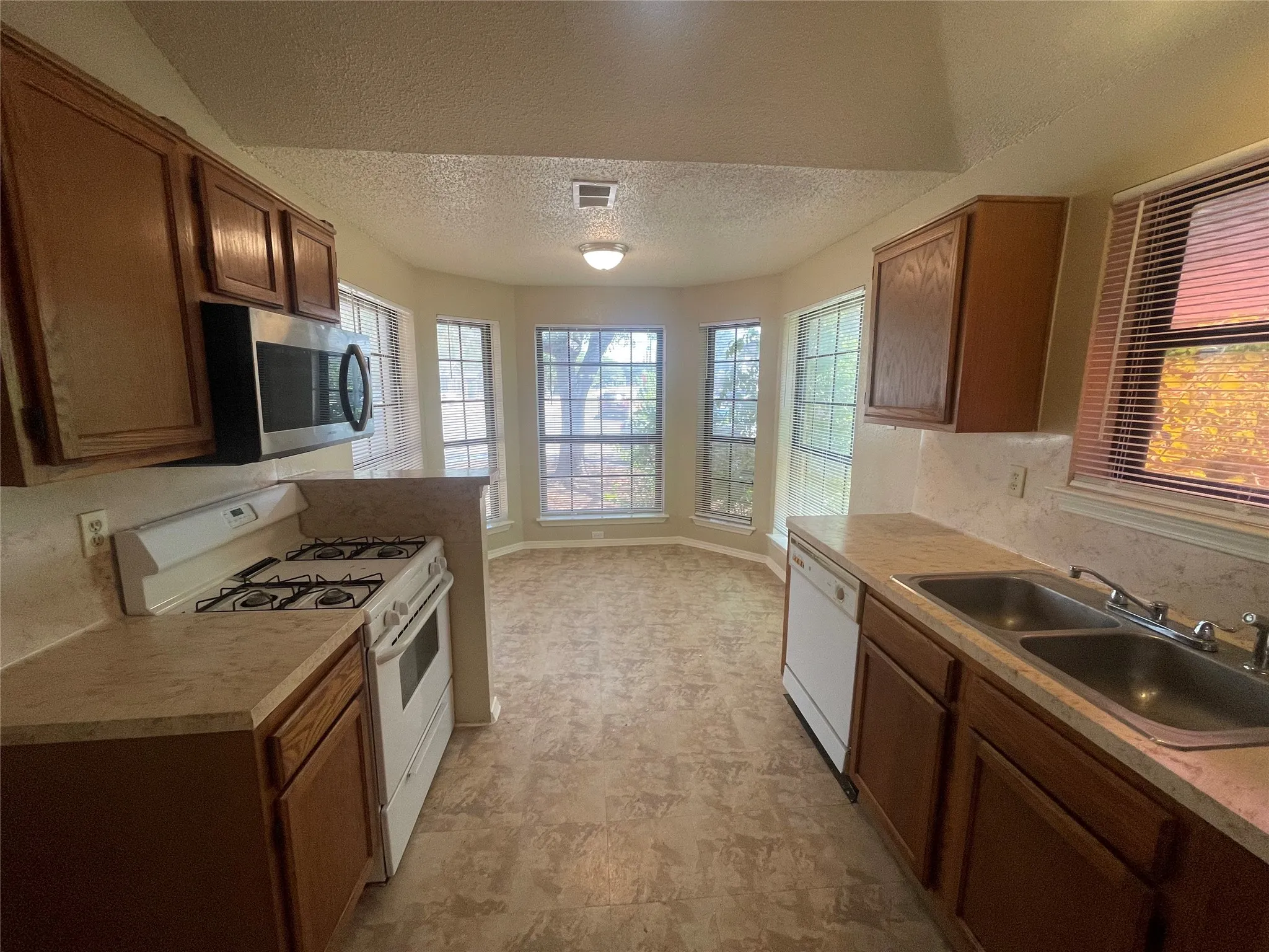 Single Family Residence For Rent in Dallas County , 1319 Glencliff Court, Dallas, Texas 75217, 3 Bedroom, 2 Bathroom, 2 Garage spaces, 1,141 Sqft, built in 1985, mls#21364571, Real Estate Agent in Dallas, Homes For Rent in Dallas county, Homes For Rent in Dallas, Realtor in Dallas Texas, Real Estate Brokerage Independent Realty Texas, Luminita Cordes Realtor