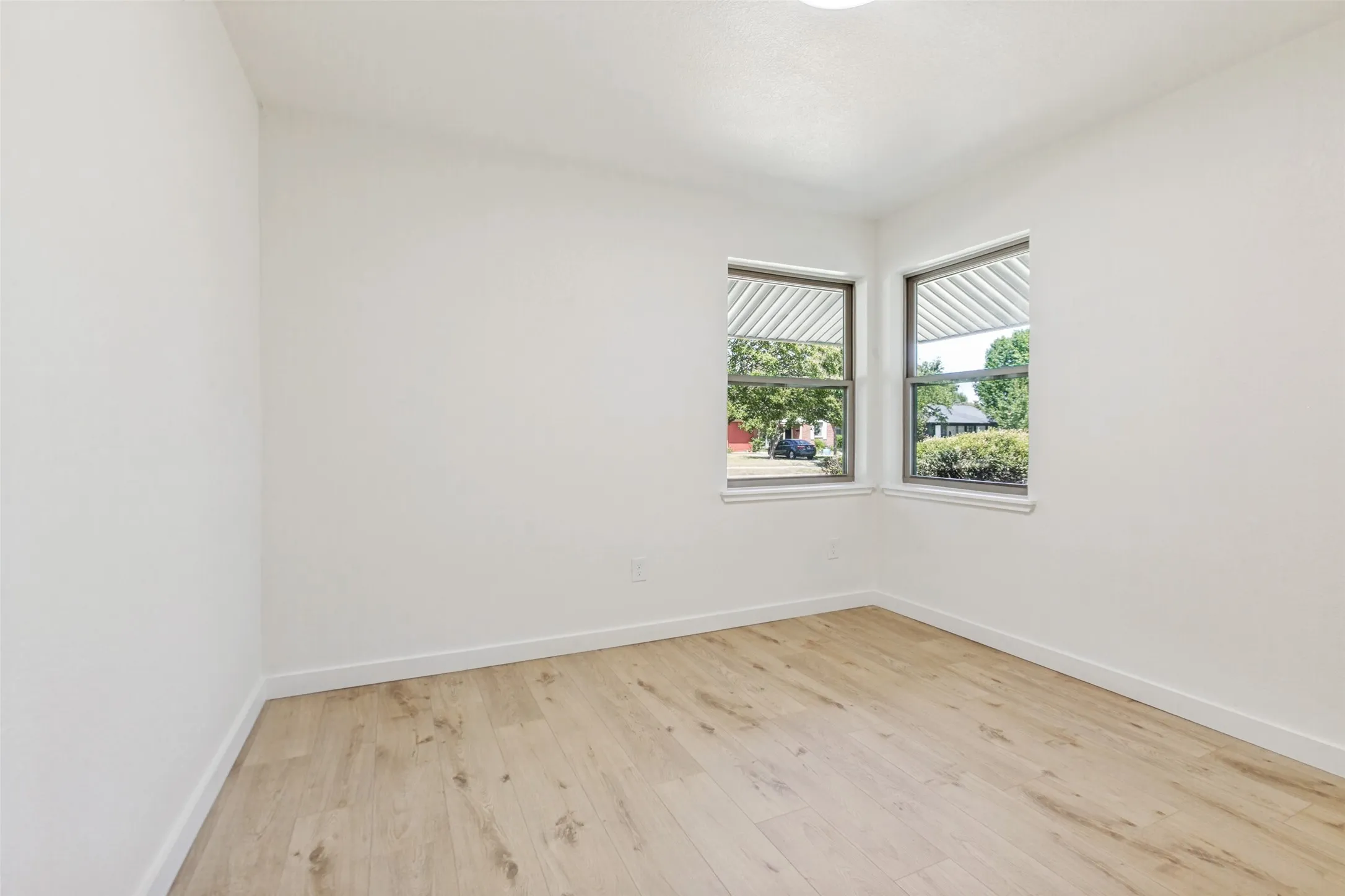 Single Family Residence For Sale in Dallas County , 502 Rorary Drive, Richardson, Texas 75081, 3 Bedroom, 2 Bathroom, 1 Garage spaces, 1,299 Sqft, built in 1959, mls#21364547, Real Estate Agent in Richardson, Homes For Sale in Dallas county, Homes For Sale in Richardson, Realtor in Richardson Texas, Real Estate Brokerage Independent Realty Texas, Luminita Cordes Realtor