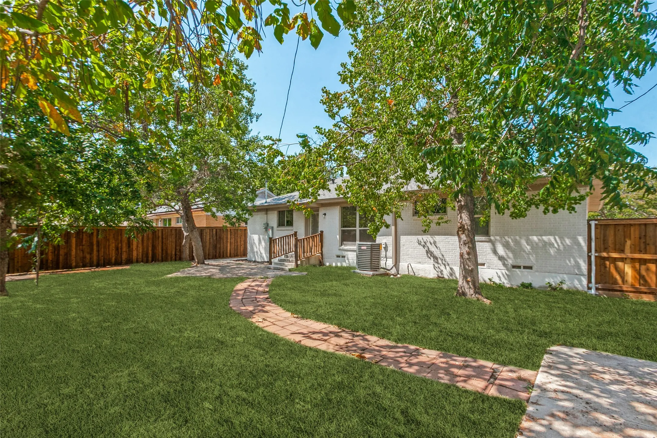 Single Family Residence For Sale in Dallas County , 502 Rorary Drive, Richardson, Texas 75081, 3 Bedroom, 2 Bathroom, 1 Garage spaces, 1,299 Sqft, built in 1959, mls#21364547, Real Estate Agent in Richardson, Homes For Sale in Dallas county, Homes For Sale in Richardson, Realtor in Richardson Texas, Real Estate Brokerage Independent Realty Texas, Luminita Cordes Realtor