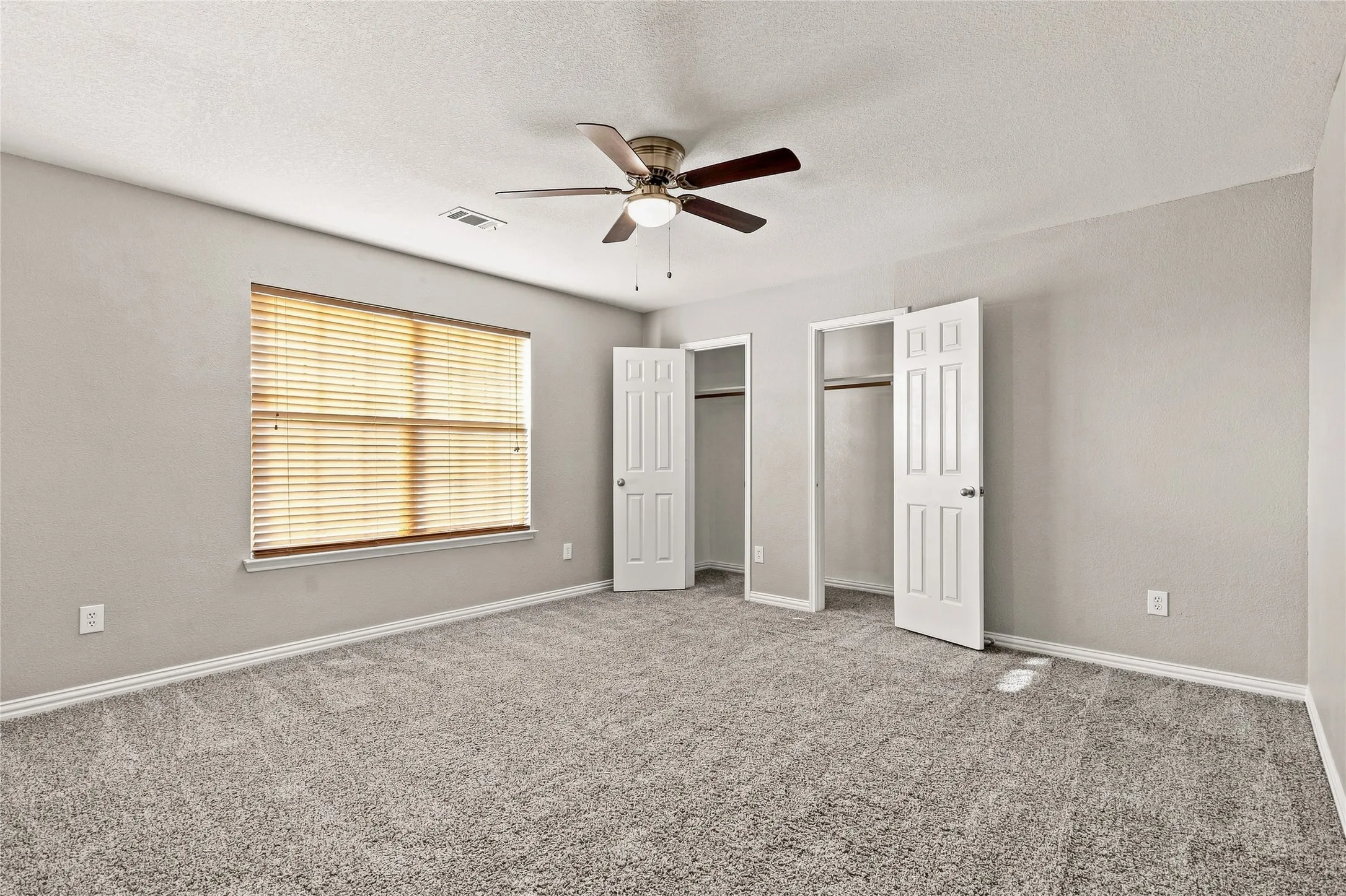 Single Family Residence For Sale in Tarrant County , 5281 Placid Drive, Haltom City, Texas 76117, 4 Bedroom, 3 Bathroom, 2 Garage spaces, 2,880 Sqft, built in 2006, mls#21348756, Real Estate Agent in Haltom City, Homes For Sale in Tarrant county, Homes For Sale in Haltom City, Realtor in Haltom City Texas, Real Estate Brokerage Independent Realty Texas, Luminita Cordes Realtor