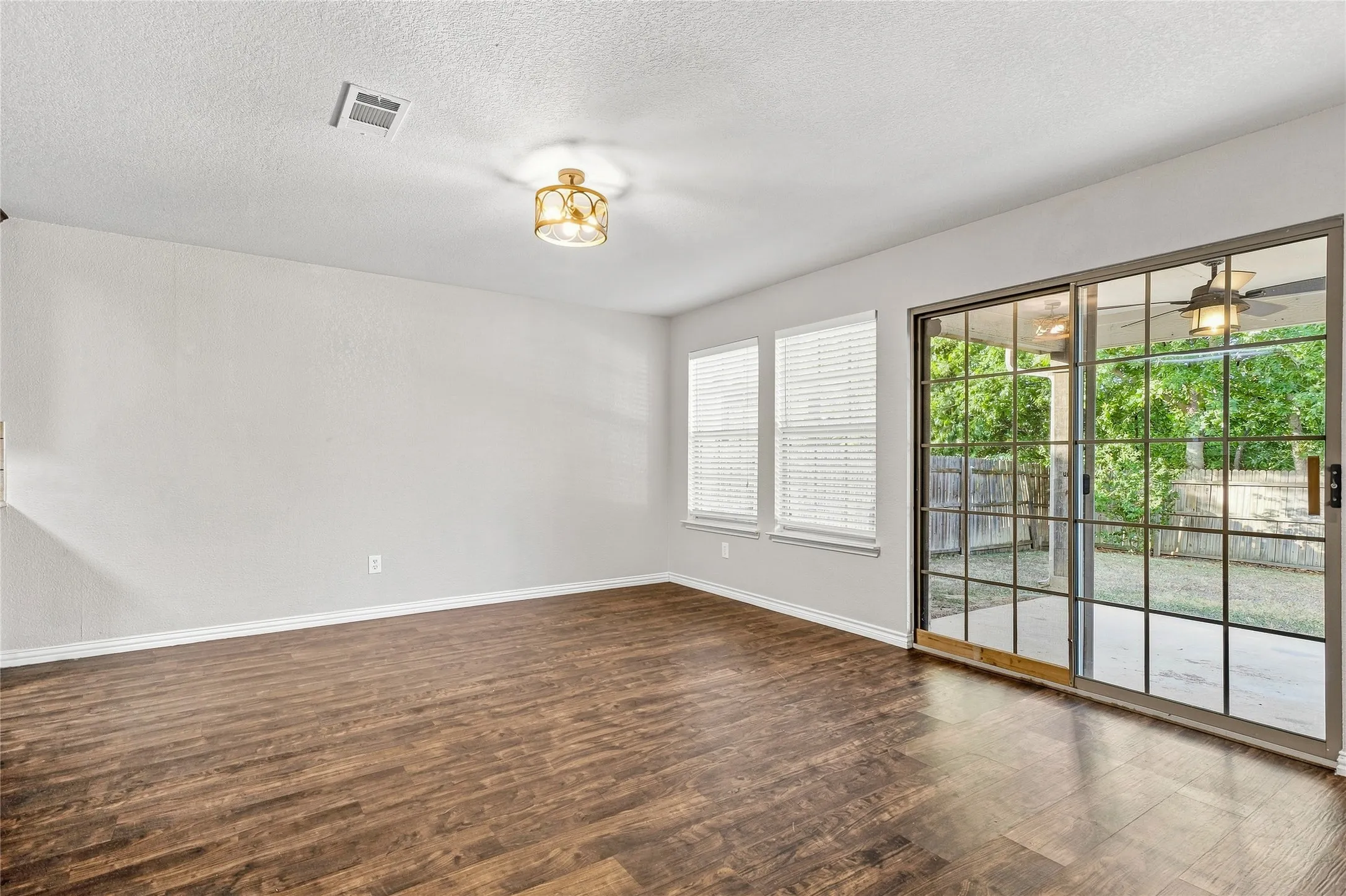 Single Family Residence For Sale in Tarrant County , 5281 Placid Drive, Haltom City, Texas 76117, 4 Bedroom, 3 Bathroom, 2 Garage spaces, 2,880 Sqft, built in 2006, mls#21348756, Real Estate Agent in Haltom City, Homes For Sale in Tarrant county, Homes For Sale in Haltom City, Realtor in Haltom City Texas, Real Estate Brokerage Independent Realty Texas, Luminita Cordes Realtor