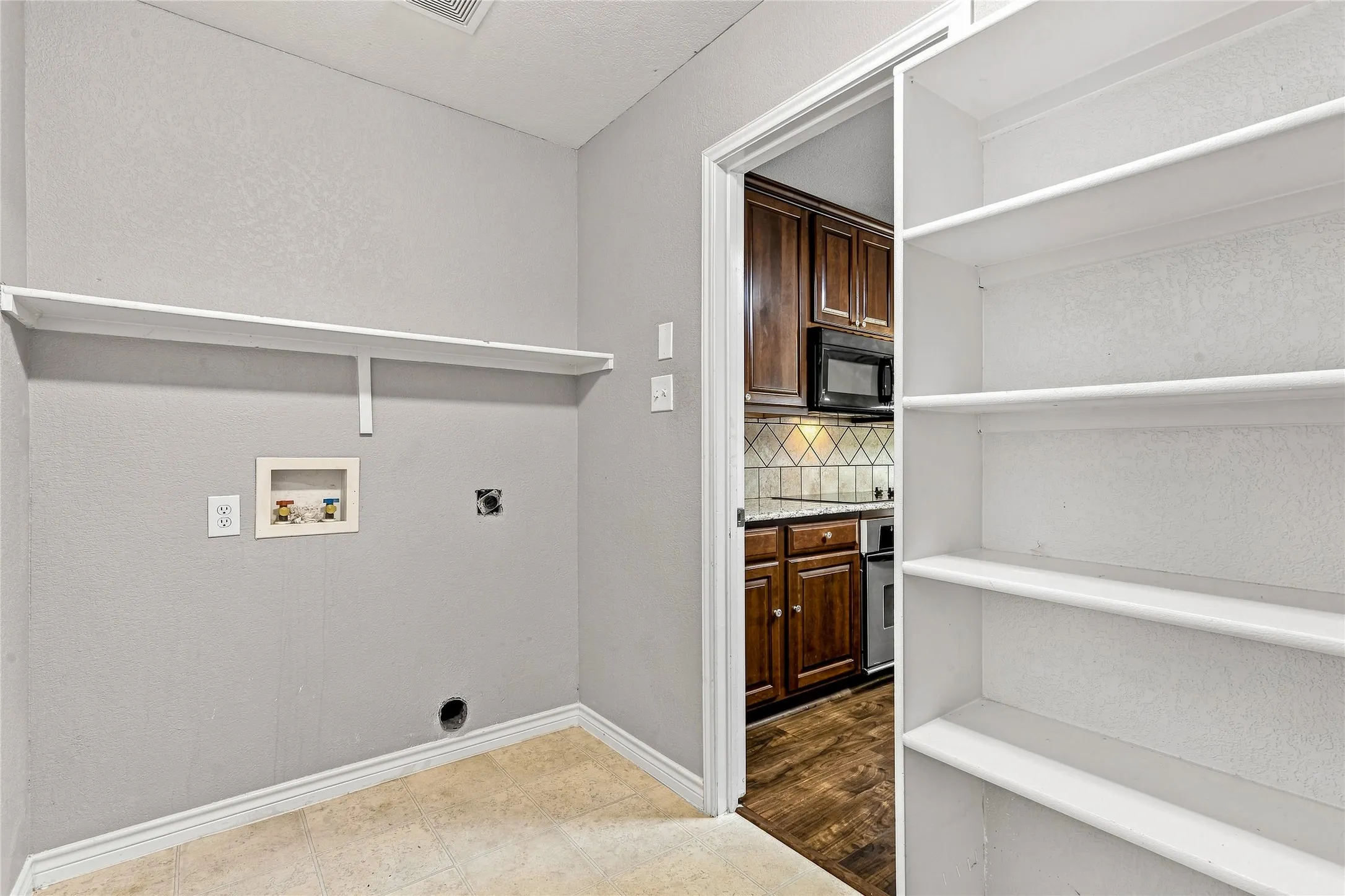 Single Family Residence For Sale in Tarrant County , 5281 Placid Drive, Haltom City, Texas 76117, 4 Bedroom, 3 Bathroom, 2 Garage spaces, 2,880 Sqft, built in 2006, mls#21348756, Real Estate Agent in Haltom City, Homes For Sale in Tarrant county, Homes For Sale in Haltom City, Realtor in Haltom City Texas, Real Estate Brokerage Independent Realty Texas, Luminita Cordes Realtor