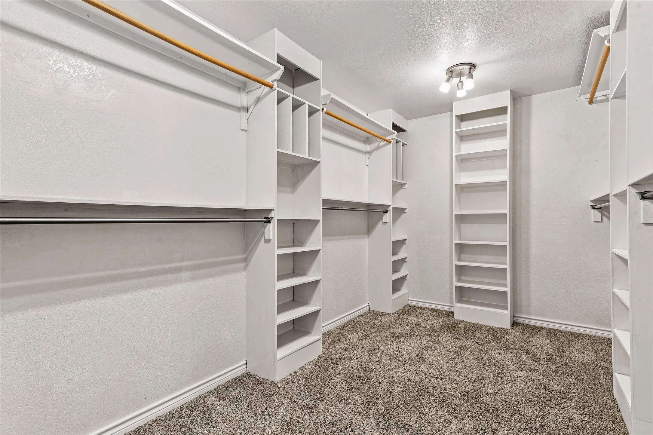 Single Family Residence For Sale in Tarrant County , 5281 Placid Drive, Haltom City, Texas 76117, 4 Bedroom, 3 Bathroom, 2 Garage spaces, 2,880 Sqft, built in 2006, mls#21348756, Real Estate Agent in Haltom City, Homes For Sale in Tarrant county, Homes For Sale in Haltom City, Realtor in Haltom City Texas, Real Estate Brokerage Independent Realty Texas, Luminita Cordes Realtor