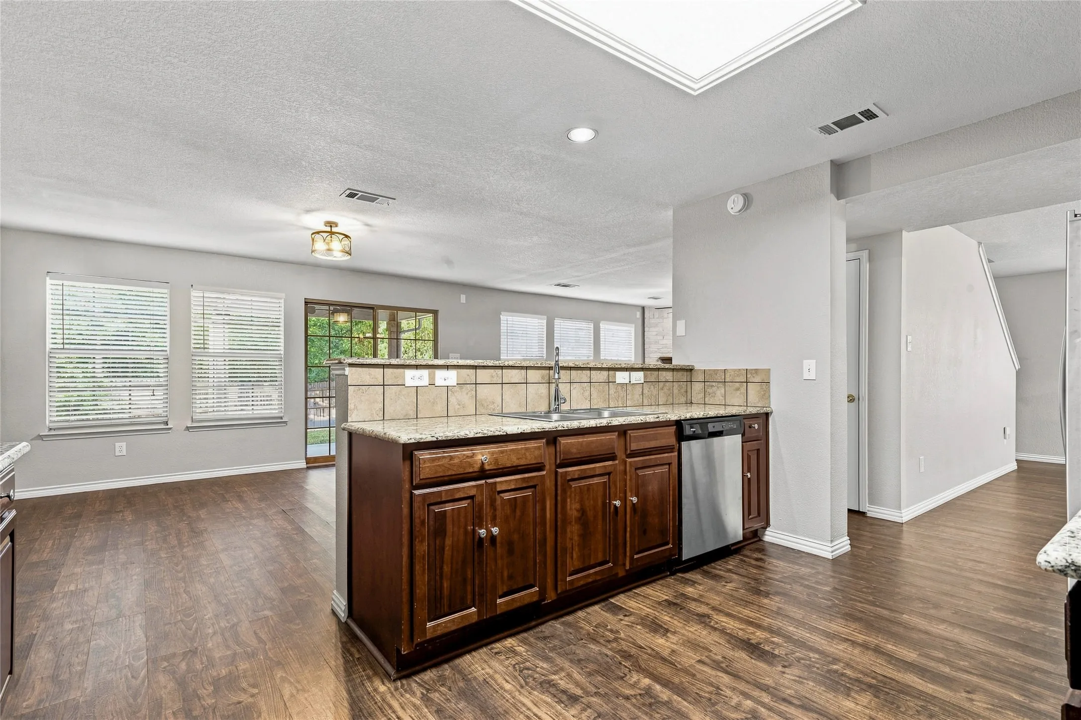 Single Family Residence For Sale in Tarrant County , 5281 Placid Drive, Haltom City, Texas 76117, 4 Bedroom, 3 Bathroom, 2 Garage spaces, 2,880 Sqft, built in 2006, mls#21348756, Real Estate Agent in Haltom City, Homes For Sale in Tarrant county, Homes For Sale in Haltom City, Realtor in Haltom City Texas, Real Estate Brokerage Independent Realty Texas, Luminita Cordes Realtor