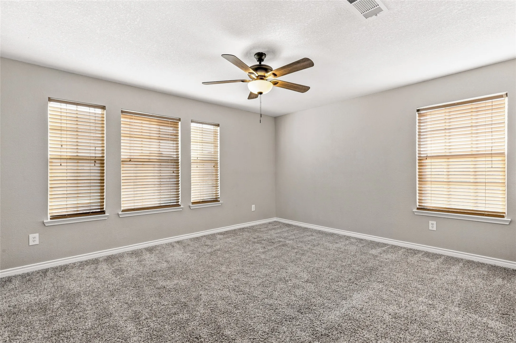 Single Family Residence For Sale in Tarrant County , 5281 Placid Drive, Haltom City, Texas 76117, 4 Bedroom, 3 Bathroom, 2 Garage spaces, 2,880 Sqft, built in 2006, mls#21348756, Real Estate Agent in Haltom City, Homes For Sale in Tarrant county, Homes For Sale in Haltom City, Realtor in Haltom City Texas, Real Estate Brokerage Independent Realty Texas, Luminita Cordes Realtor