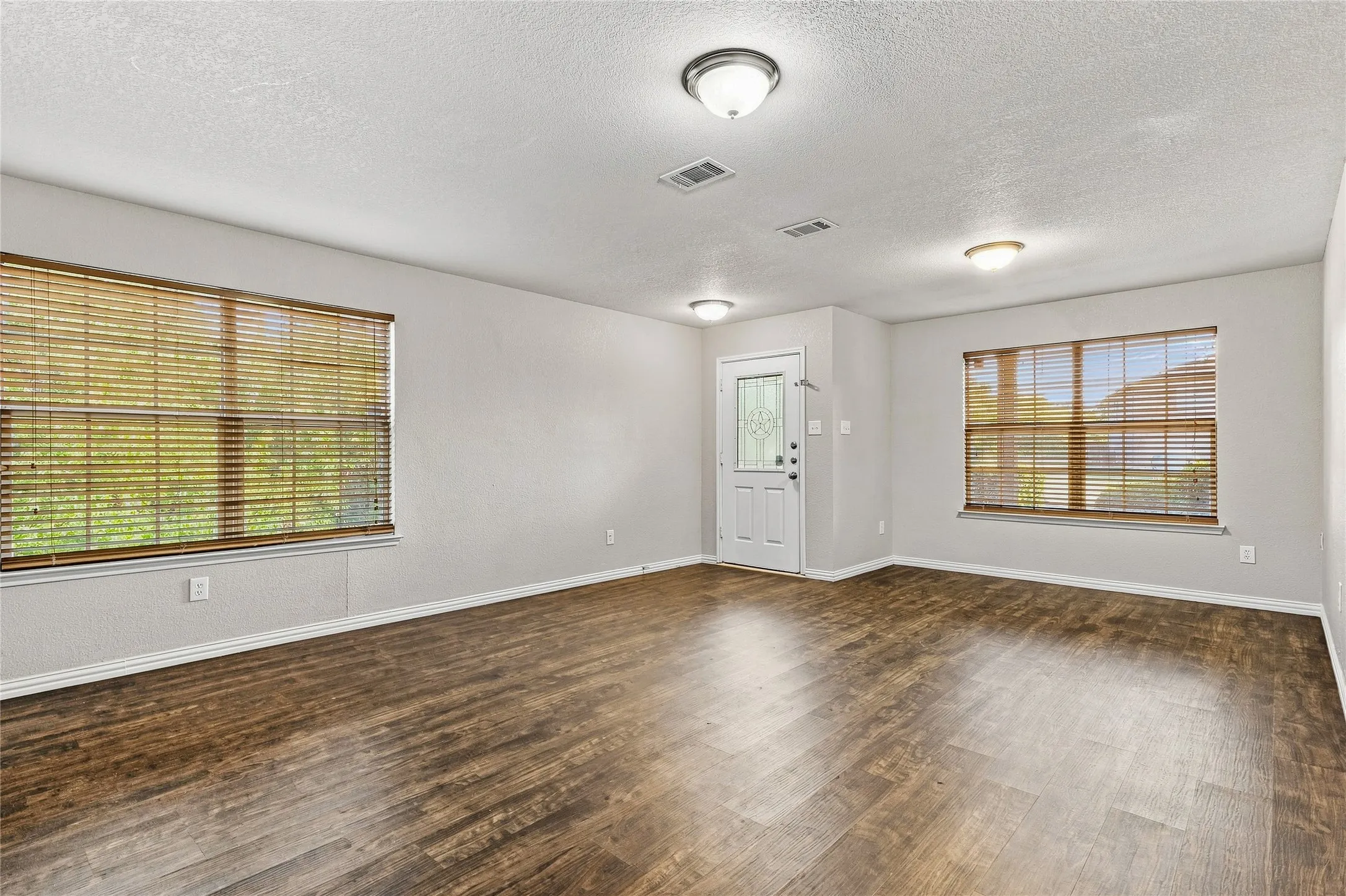 Single Family Residence For Sale in Tarrant County , 5281 Placid Drive, Haltom City, Texas 76117, 4 Bedroom, 3 Bathroom, 2 Garage spaces, 2,880 Sqft, built in 2006, mls#21348756, Real Estate Agent in Haltom City, Homes For Sale in Tarrant county, Homes For Sale in Haltom City, Realtor in Haltom City Texas, Real Estate Brokerage Independent Realty Texas, Luminita Cordes Realtor