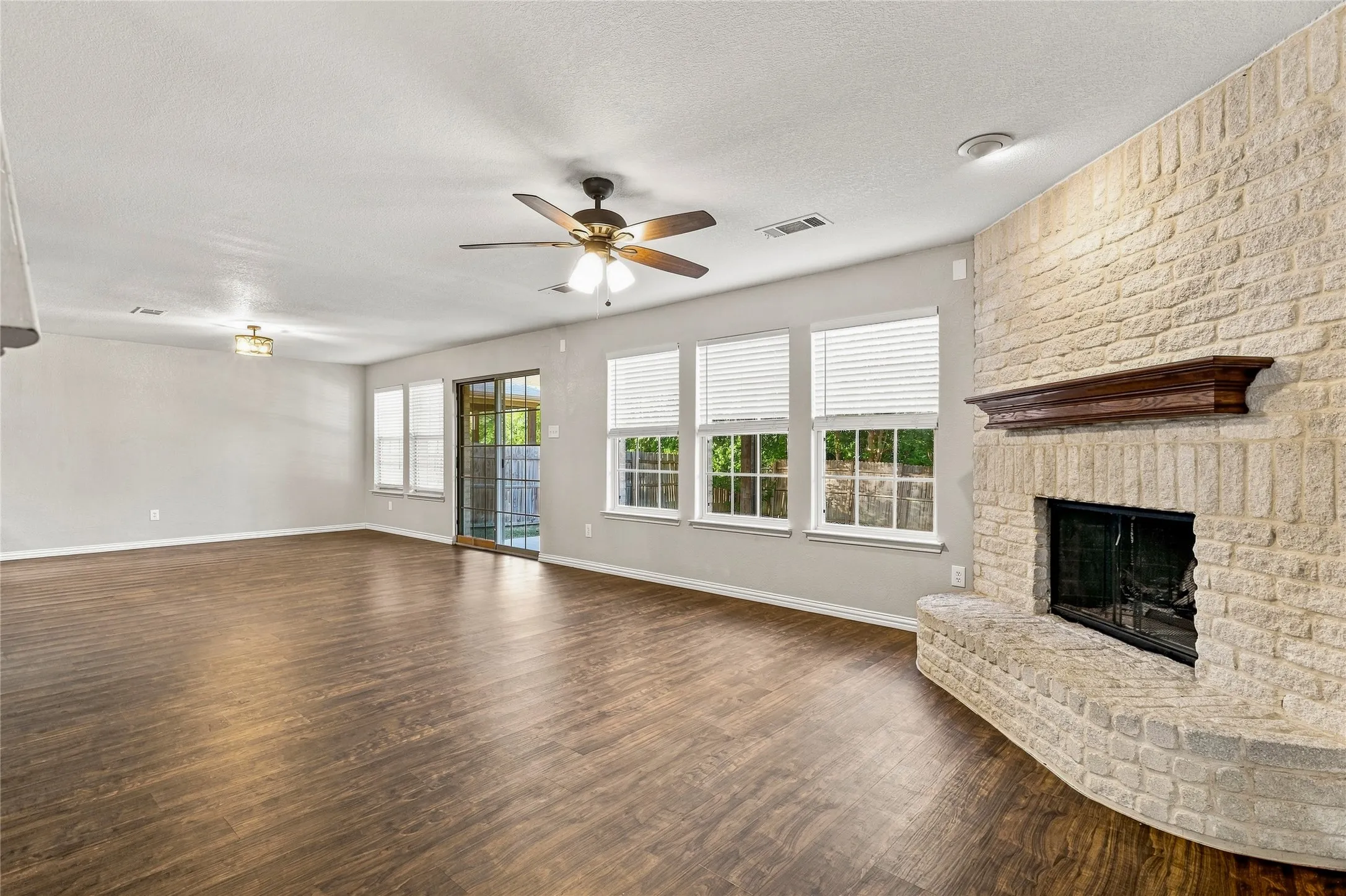 Single Family Residence For Sale in Tarrant County , 5281 Placid Drive, Haltom City, Texas 76117, 4 Bedroom, 3 Bathroom, 2 Garage spaces, 2,880 Sqft, built in 2006, mls#21348756, Real Estate Agent in Haltom City, Homes For Sale in Tarrant county, Homes For Sale in Haltom City, Realtor in Haltom City Texas, Real Estate Brokerage Independent Realty Texas, Luminita Cordes Realtor